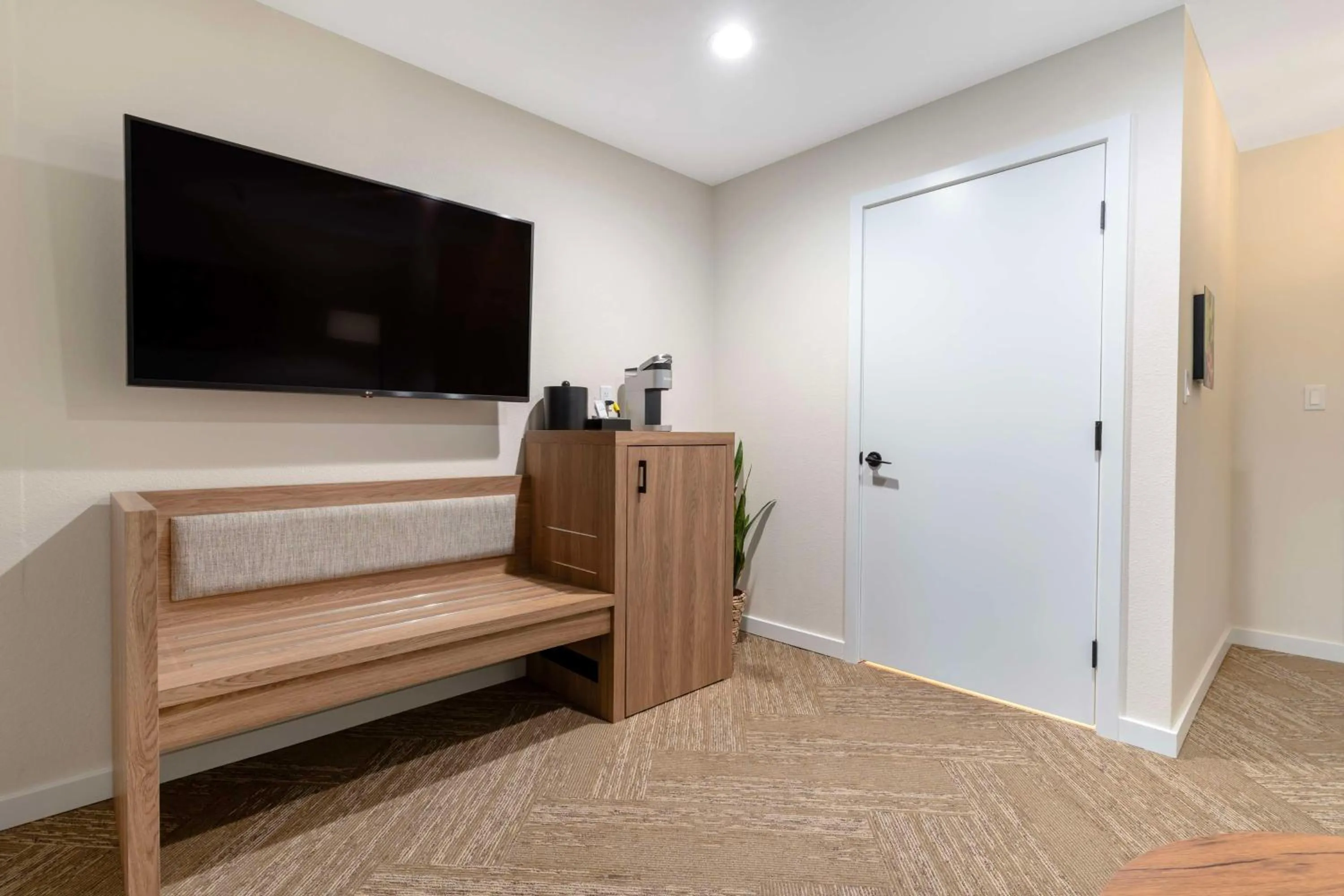 Photo of the whole room in Best Western Plus Inn at the Vines