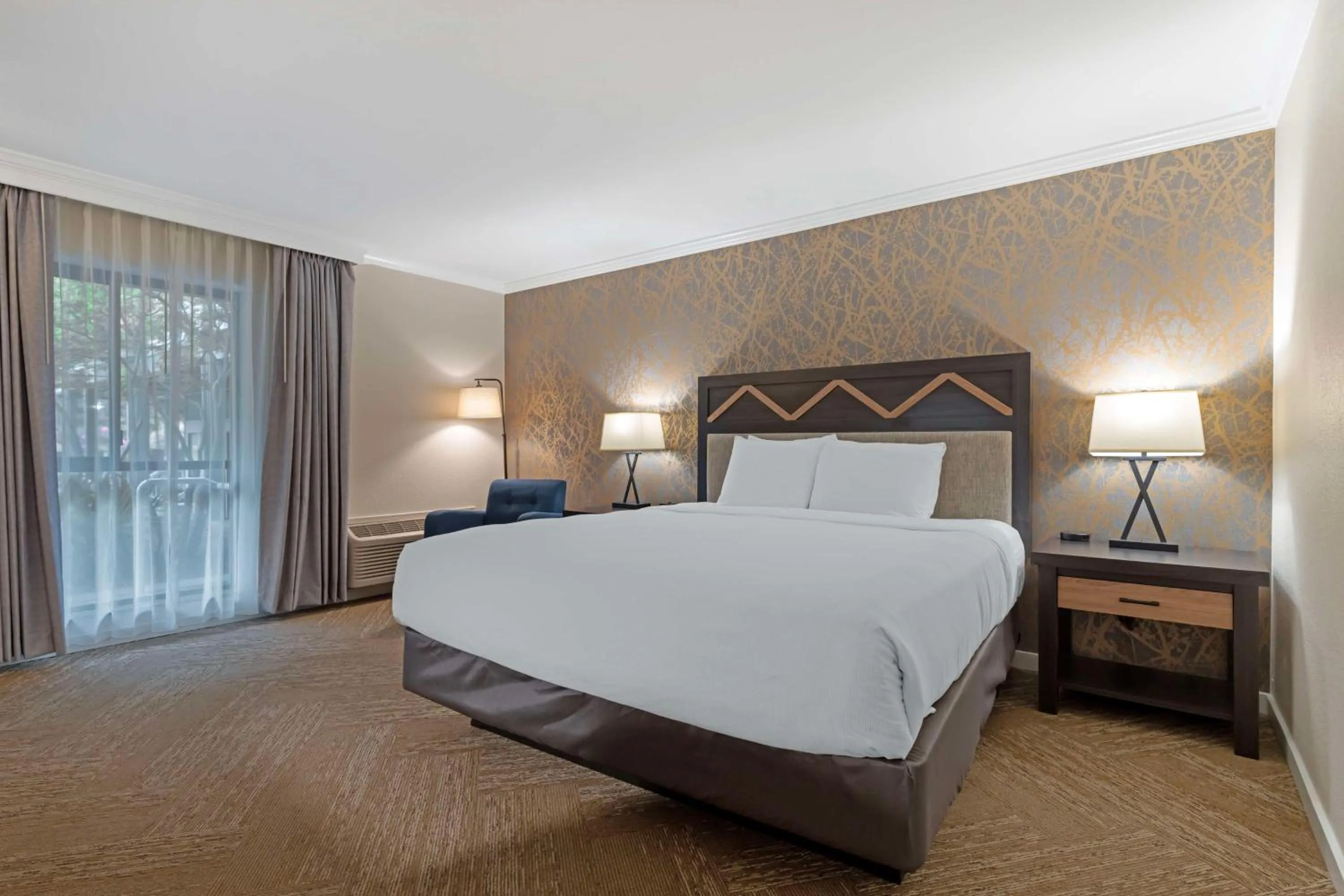 Bedroom, Bed in Best Western Plus Inn at the Vines