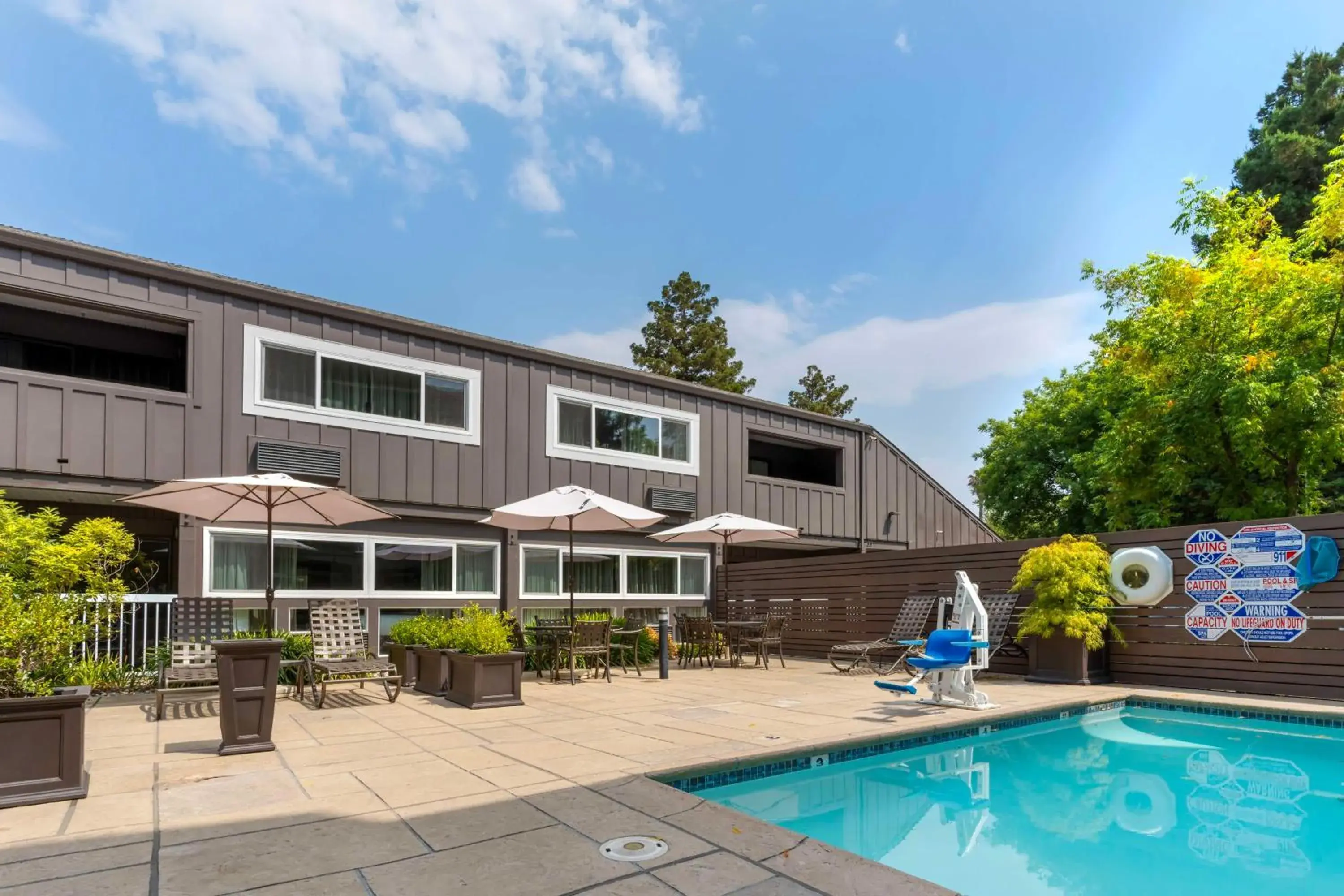 Pool view in Best Western Plus Inn at the Vines Pool view in Best Western Plus Inn at the Vines