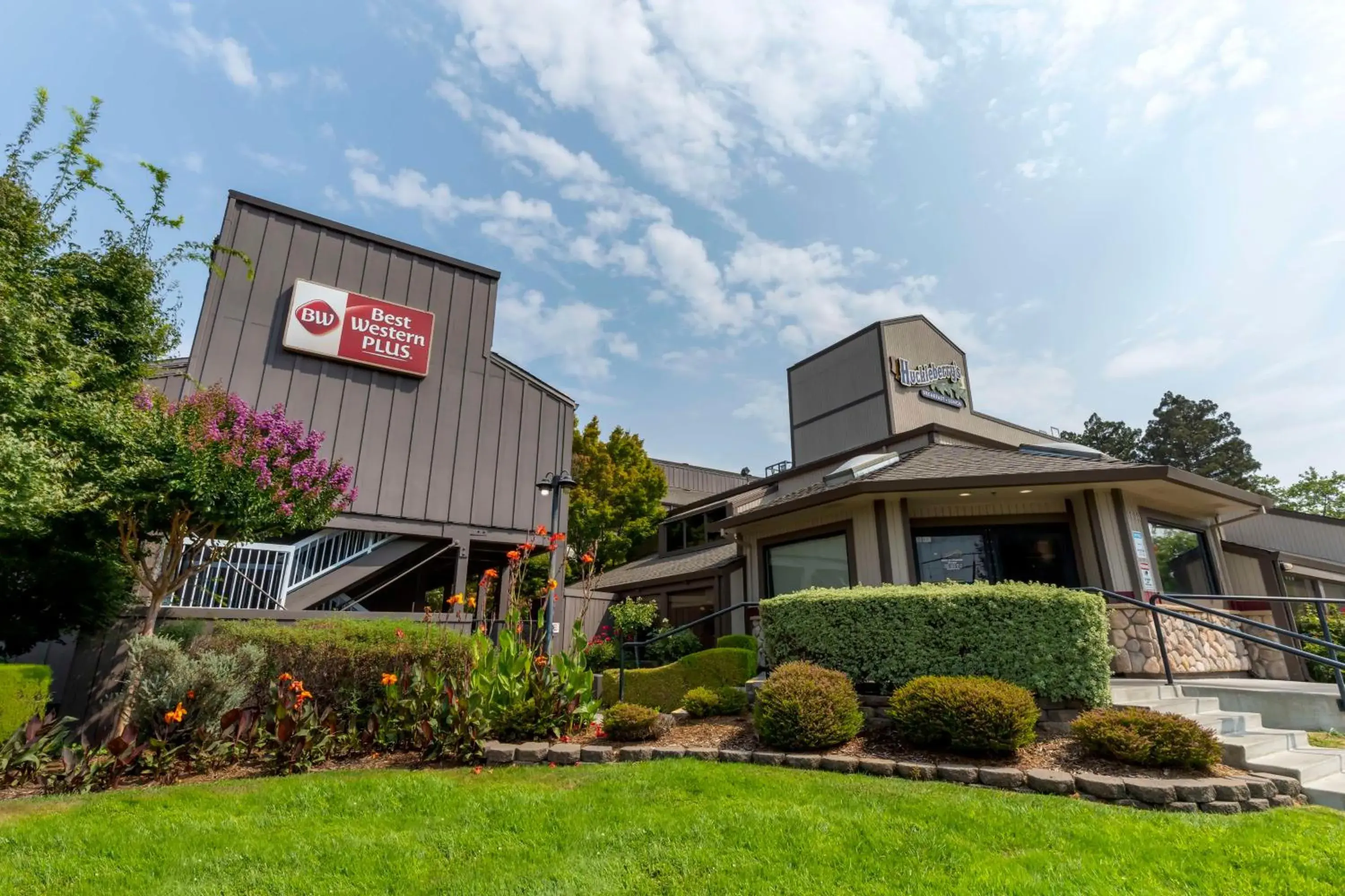 Property building in Best Western Plus Inn at the Vines Property building in Best Western Plus Inn at the Vines