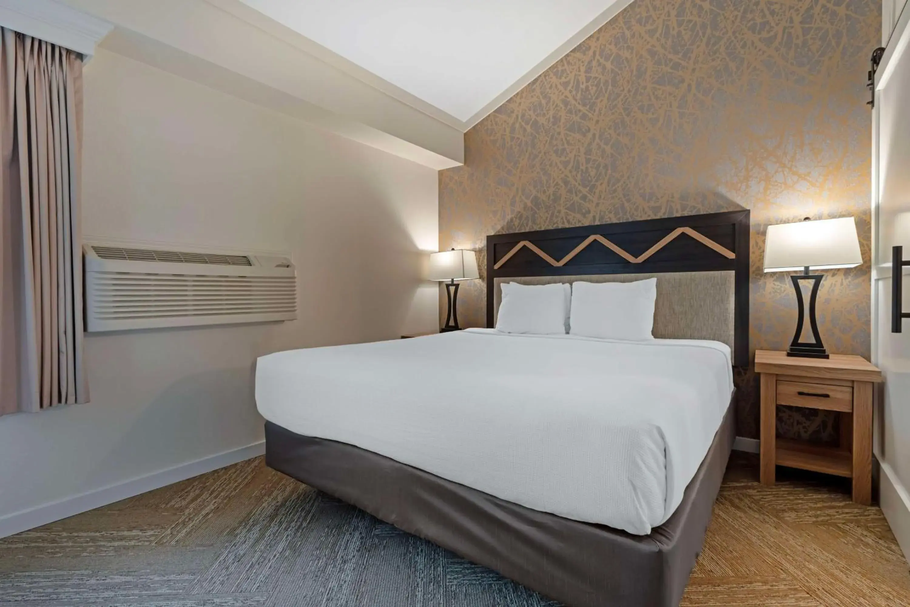 Bedroom, Bed in Best Western Plus Inn at the Vines Bedroom, Bed in Best Western Plus Inn at the Vines