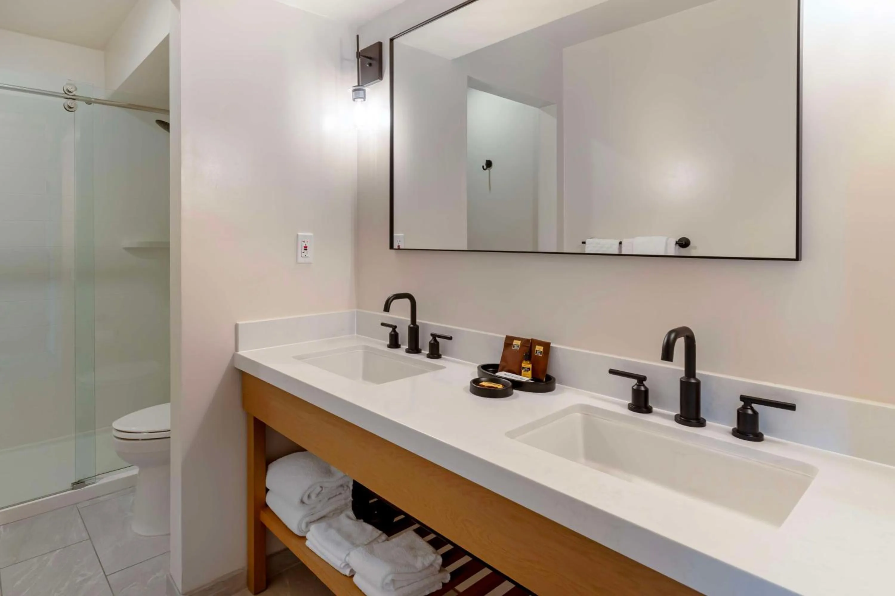 Bathroom in Best Western Plus Inn at the Vines