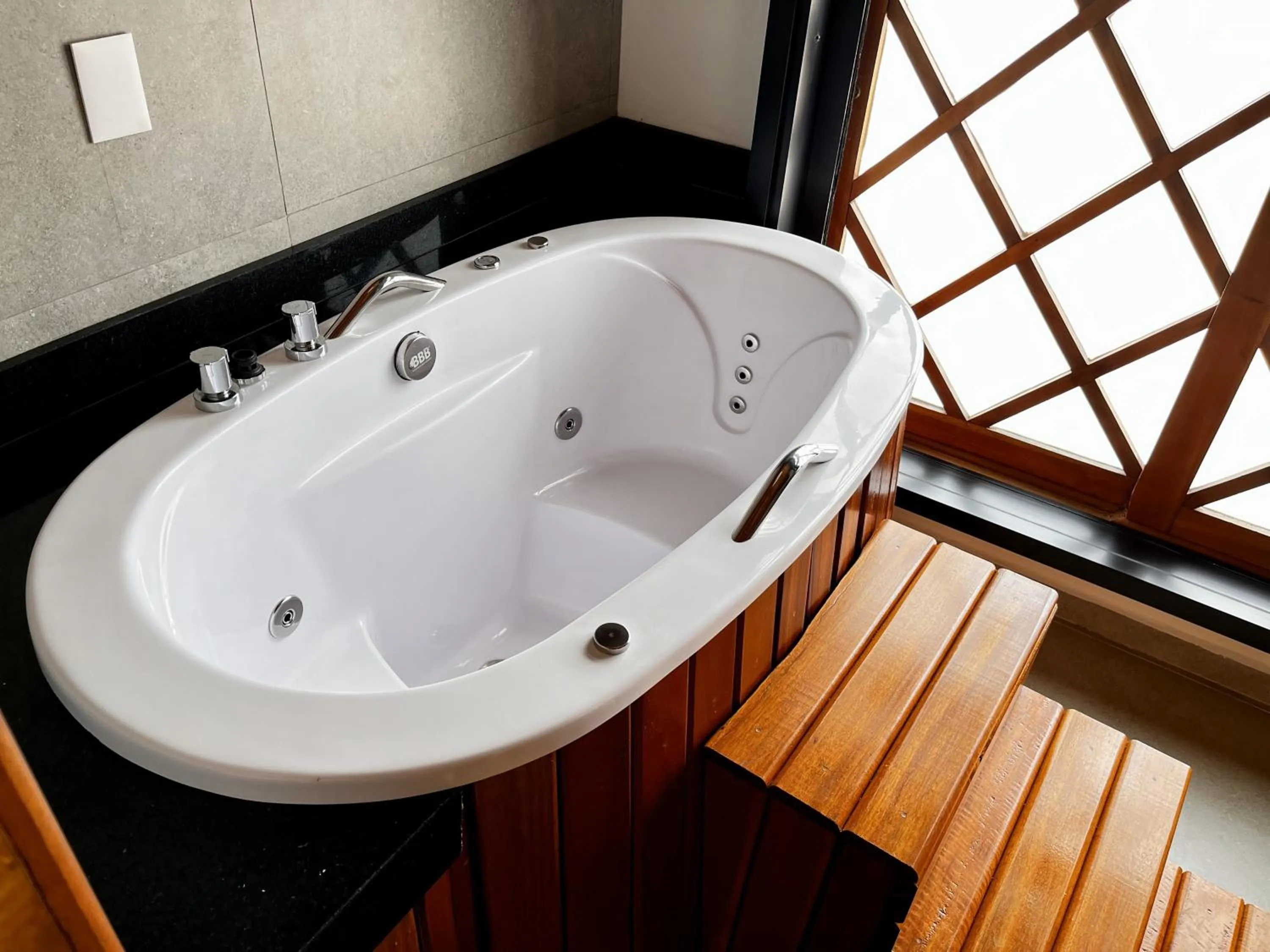 Hot Tub in Hotel Savoy Excellence