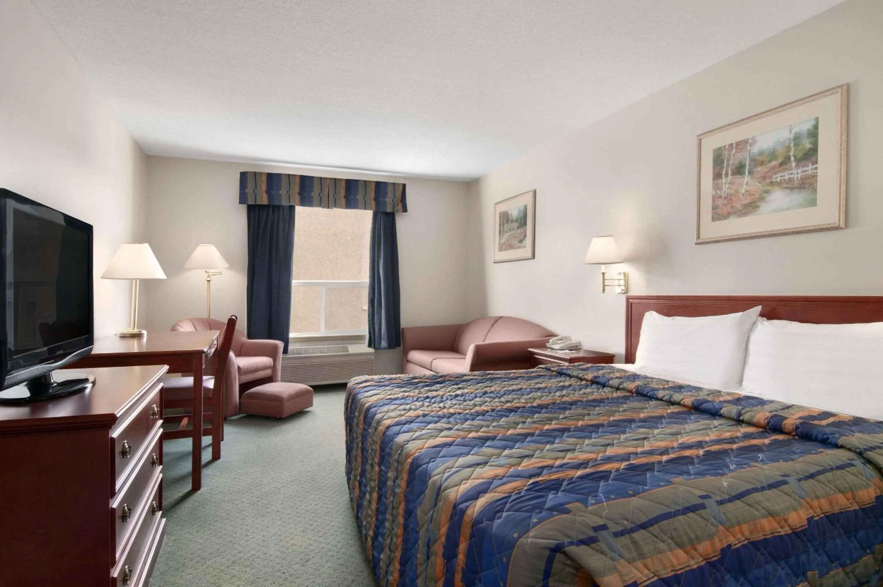 Photo of the whole room, Bed in Travelodge by Wyndham Stony Plain