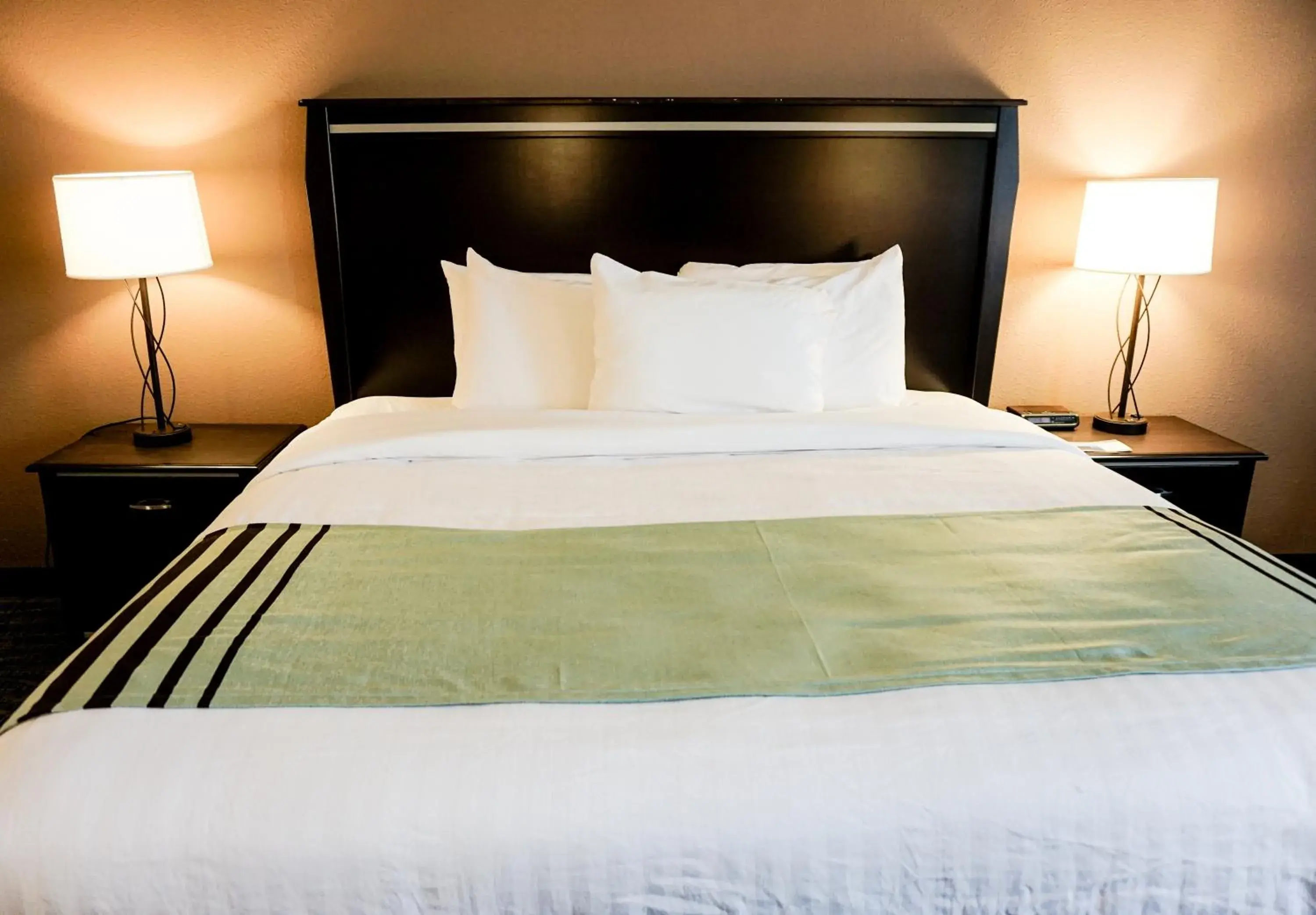 Bed in Boarders Inn & Suites by Cobblestone Hotels - Grand Island Bed in Boarders Inn & Suites by Cobblestone Hotels - Grand Island