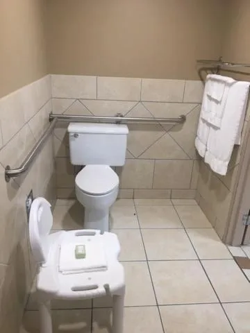 Toilet in Boarders Inn & Suites by Cobblestone Hotels - Grand Island