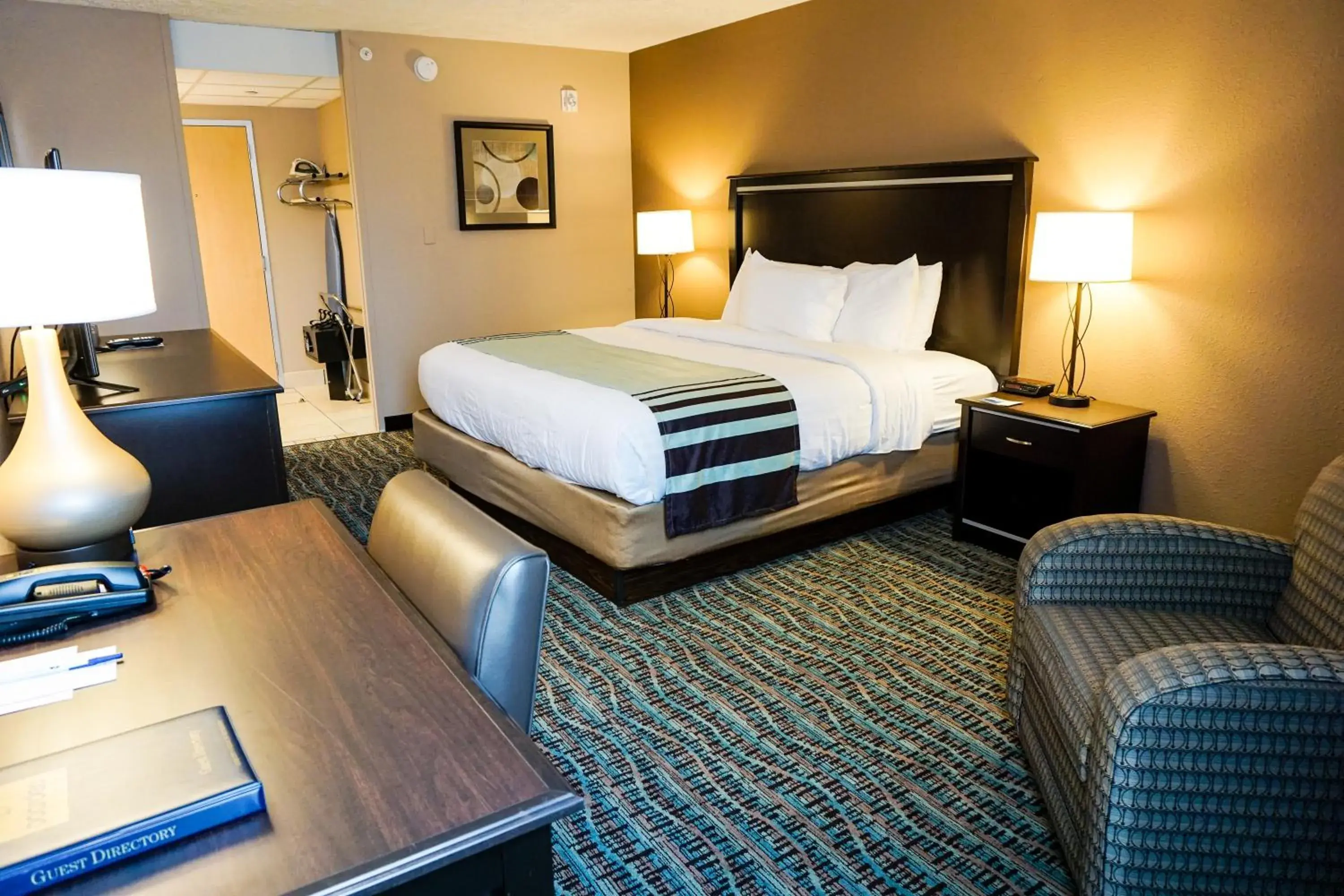 Bed in Boarders Inn & Suites by Cobblestone Hotels - Grand Island Bed in Boarders Inn & Suites by Cobblestone Hotels - Grand Island