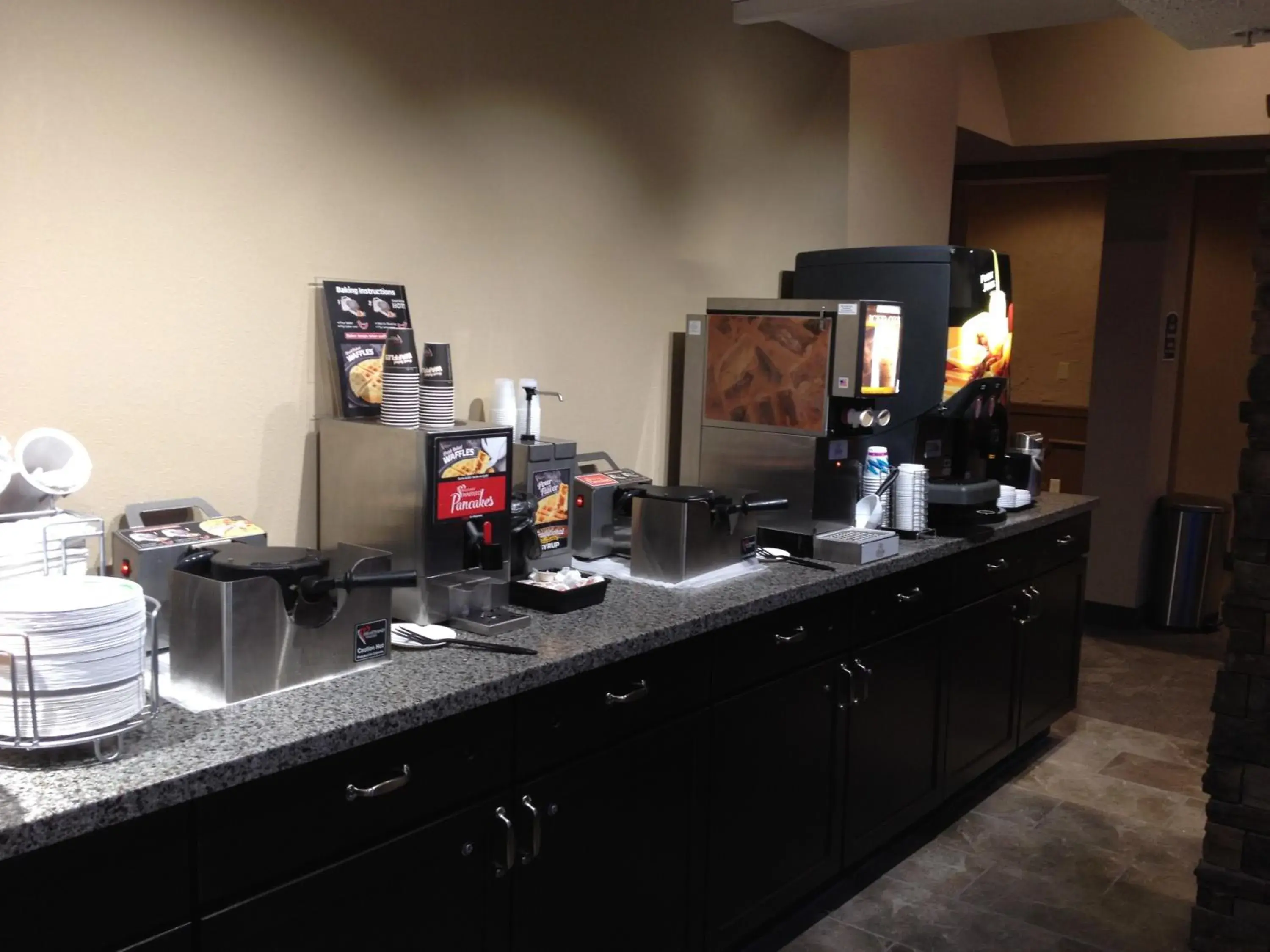 Food and drinks in Boarders Inn & Suites by Cobblestone Hotels - Grand Island Food and drinks in Boarders Inn & Suites by Cobblestone Hotels - Grand Island