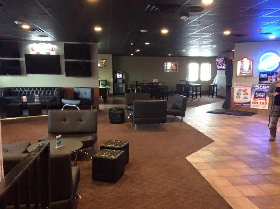 Lounge or bar in Boarders Inn & Suites by Cobblestone Hotels - Grand Island Lounge or bar in Boarders Inn & Suites by Cobblestone Hotels - Grand Island