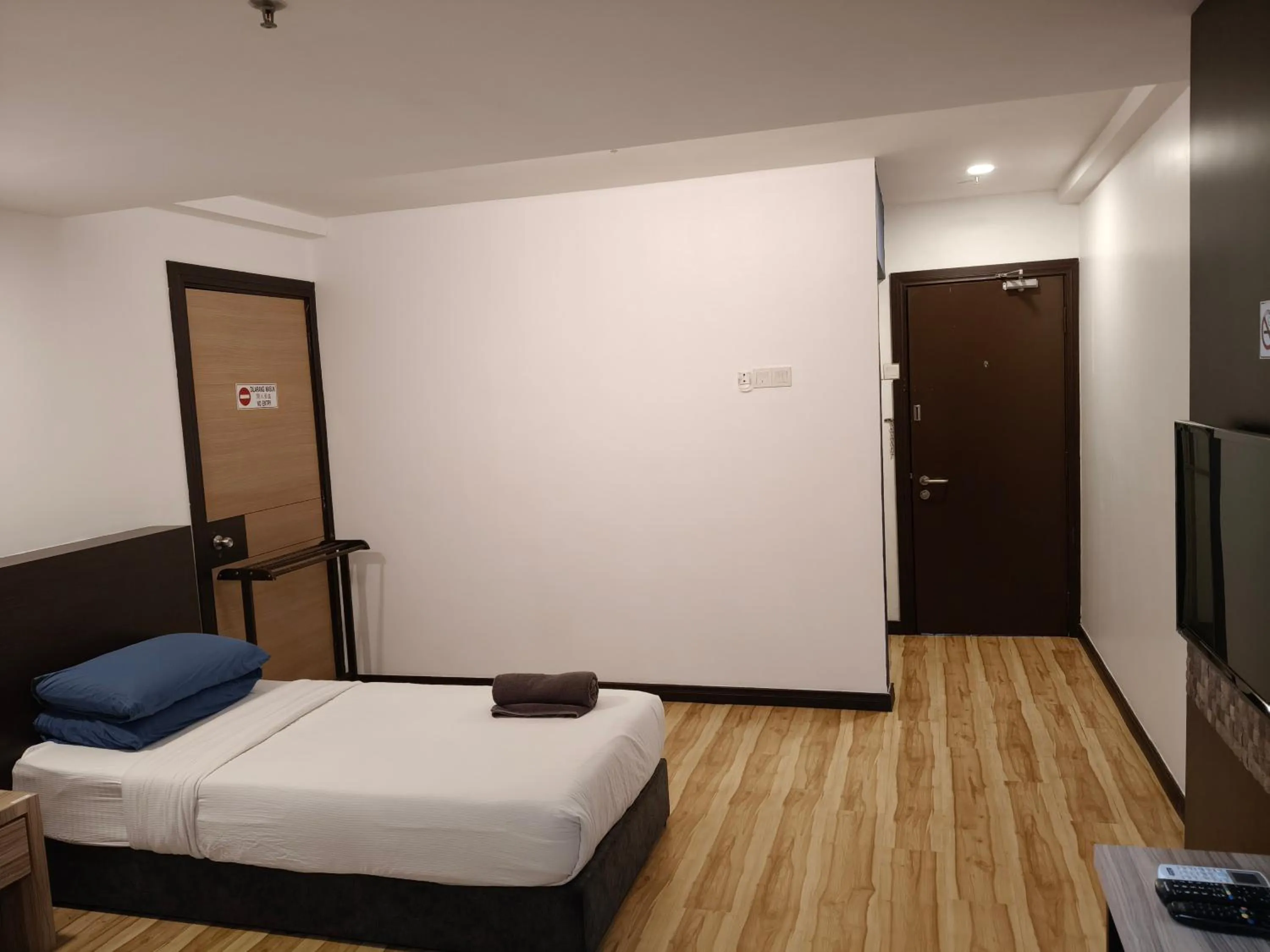 Bed in Classy Studio Apartment (KBCP)