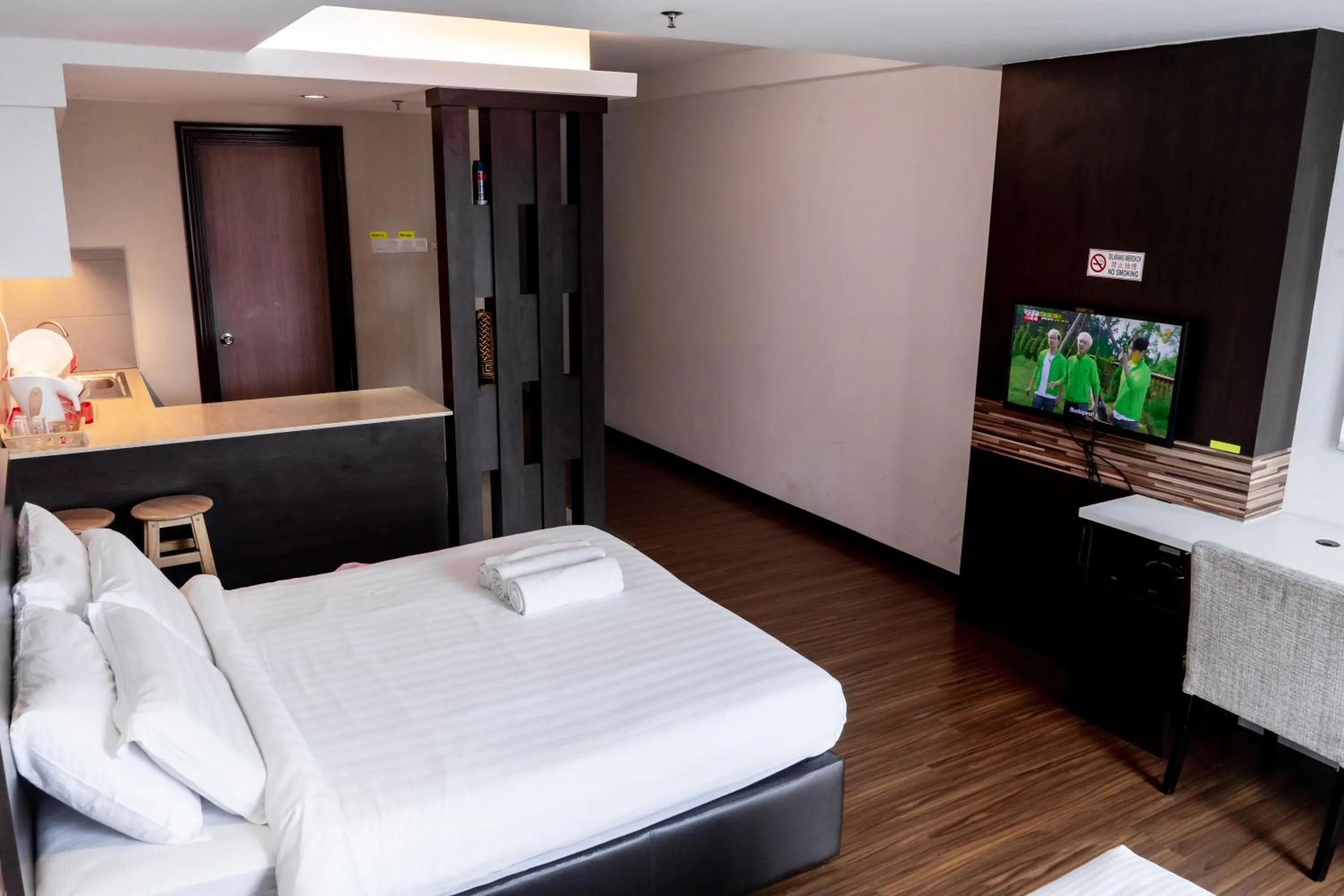 Bedroom, Bed in Classy Studio Apartment (KBCP)