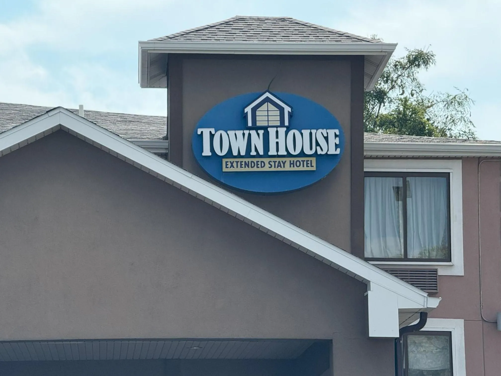 Property building in TownHouse Extended Stay Hotel Downtown