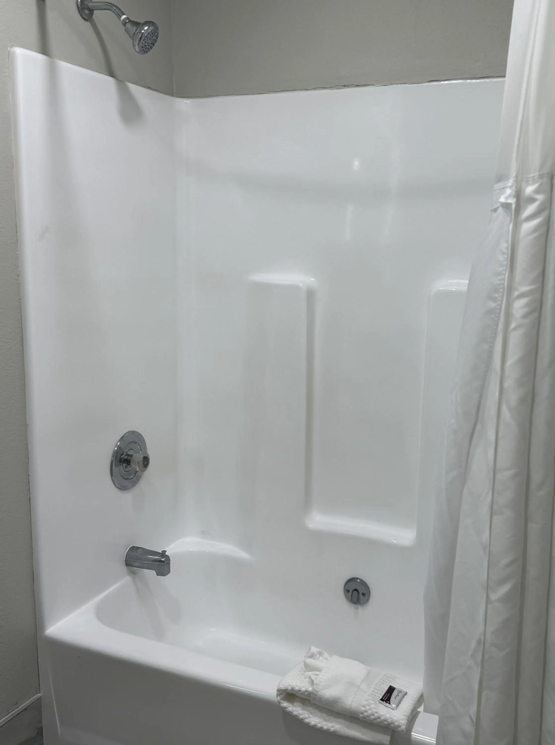 Shower in TownHouse Extended Stay Hotel Downtown
