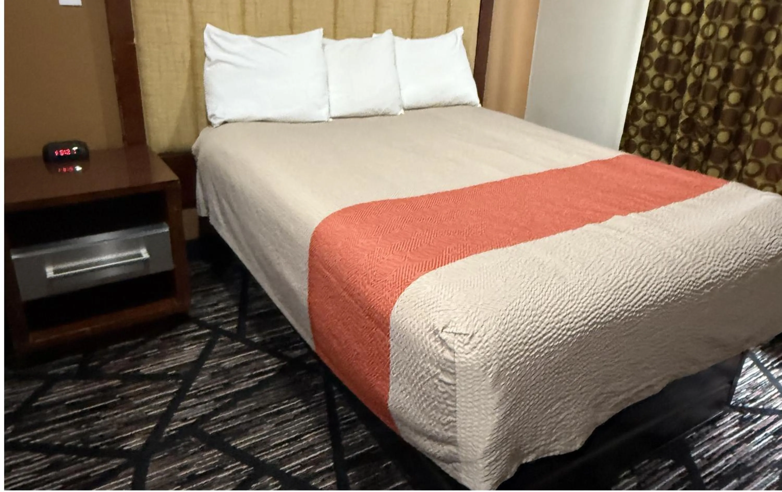 Bed in TownHouse Extended Stay Hotel Downtown