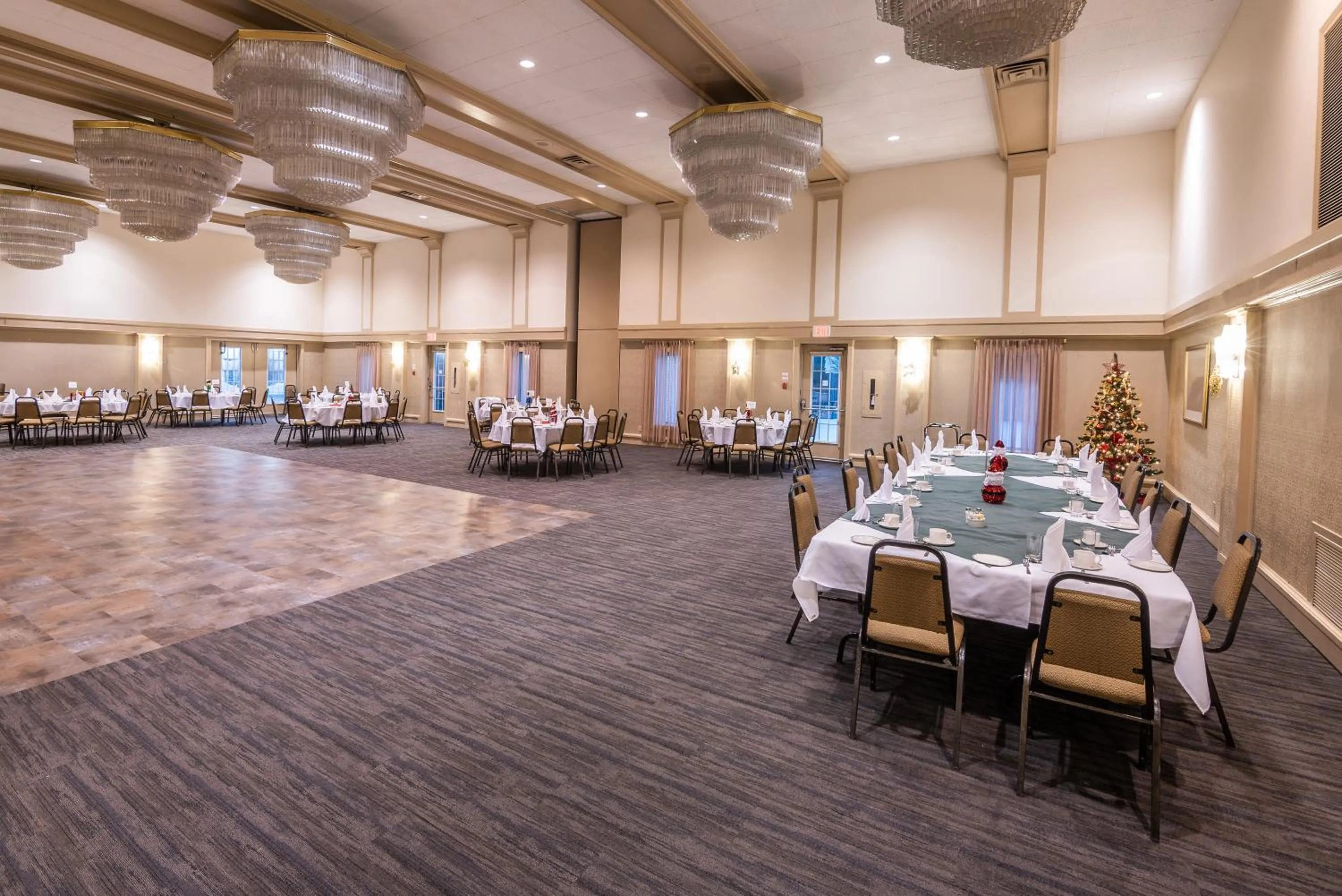 Banquet/Function facilities in Ramada by Wyndham Thunder Bay Airlane Hotel