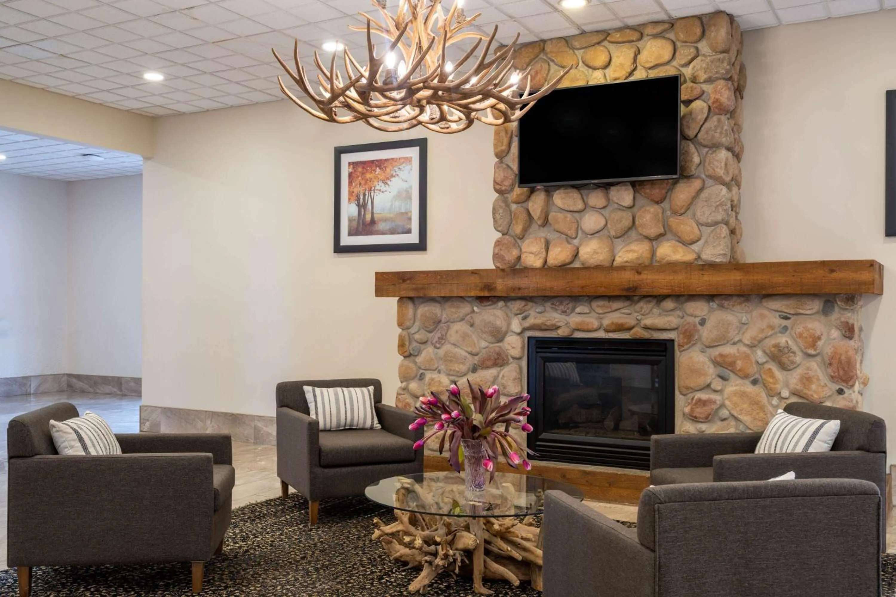 Lobby or reception in Ramada by Wyndham Thunder Bay Airlane Hotel