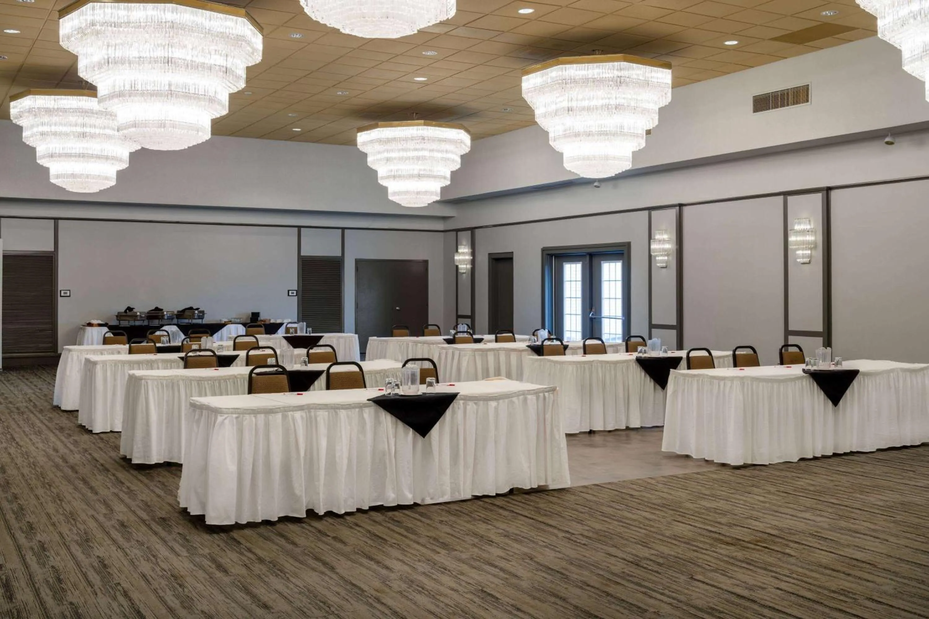 Banquet/Function facilities in Ramada by Wyndham Thunder Bay Airlane Hotel