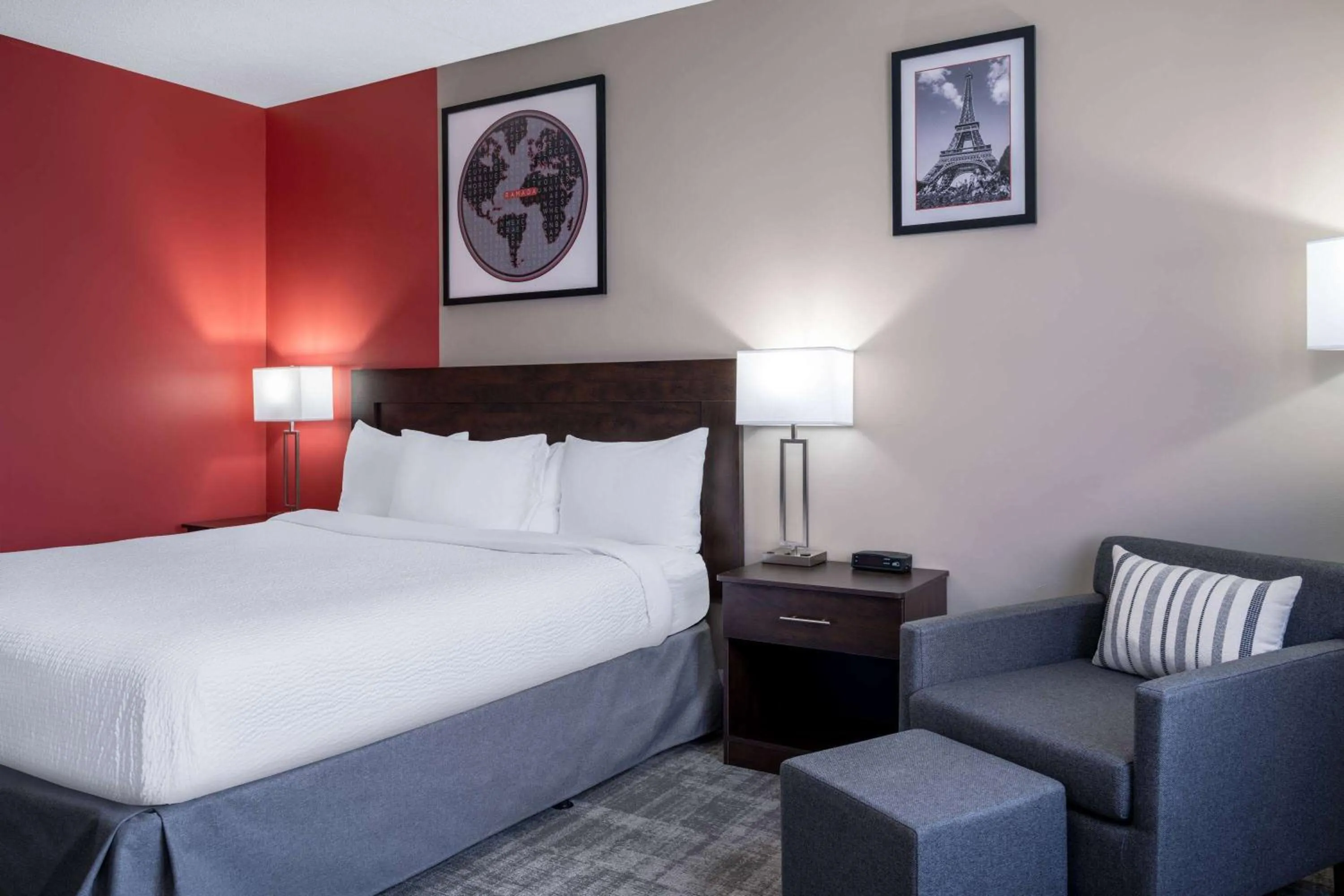 Photo of the whole room, Bed in Ramada by Wyndham Thunder Bay Airlane Hotel