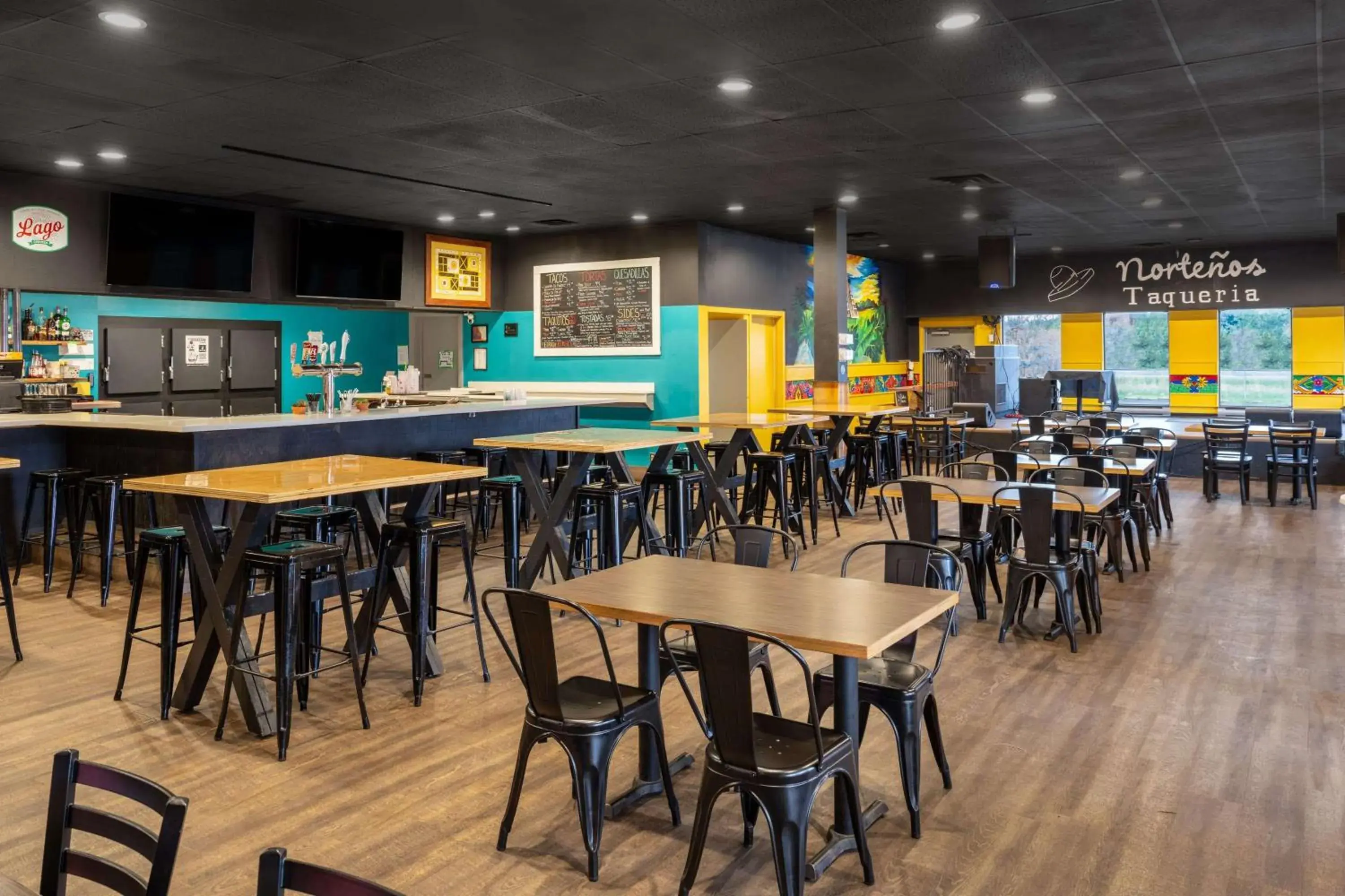 Restaurant/places to eat in Ramada by Wyndham Thunder Bay Airlane Hotel Restaurant/places to eat in Ramada by Wyndham Thunder Bay Airlane Hotel