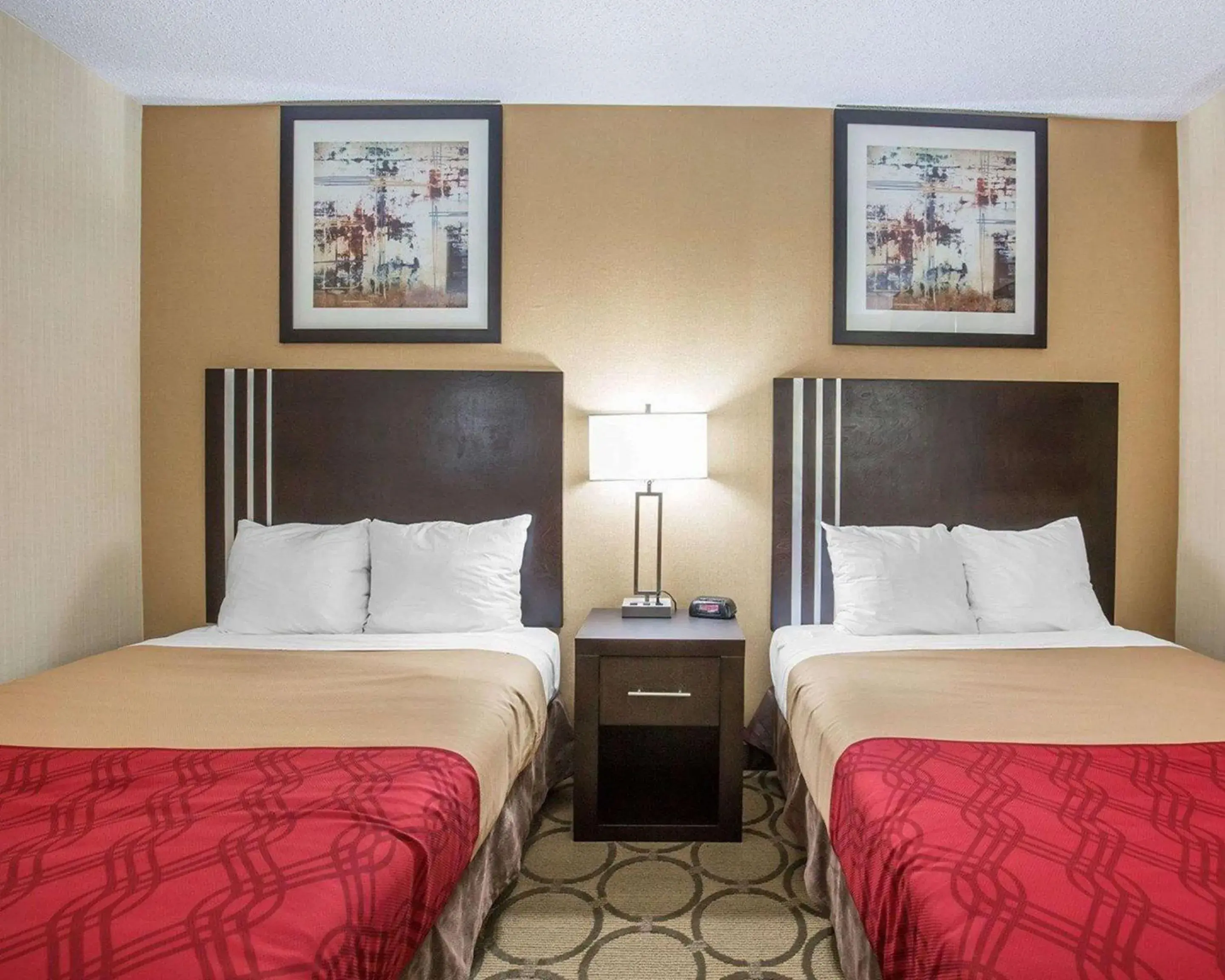 Photo of the whole room, Bed in Econo Lodge Photo of the whole room, Bed in Econo Lodge