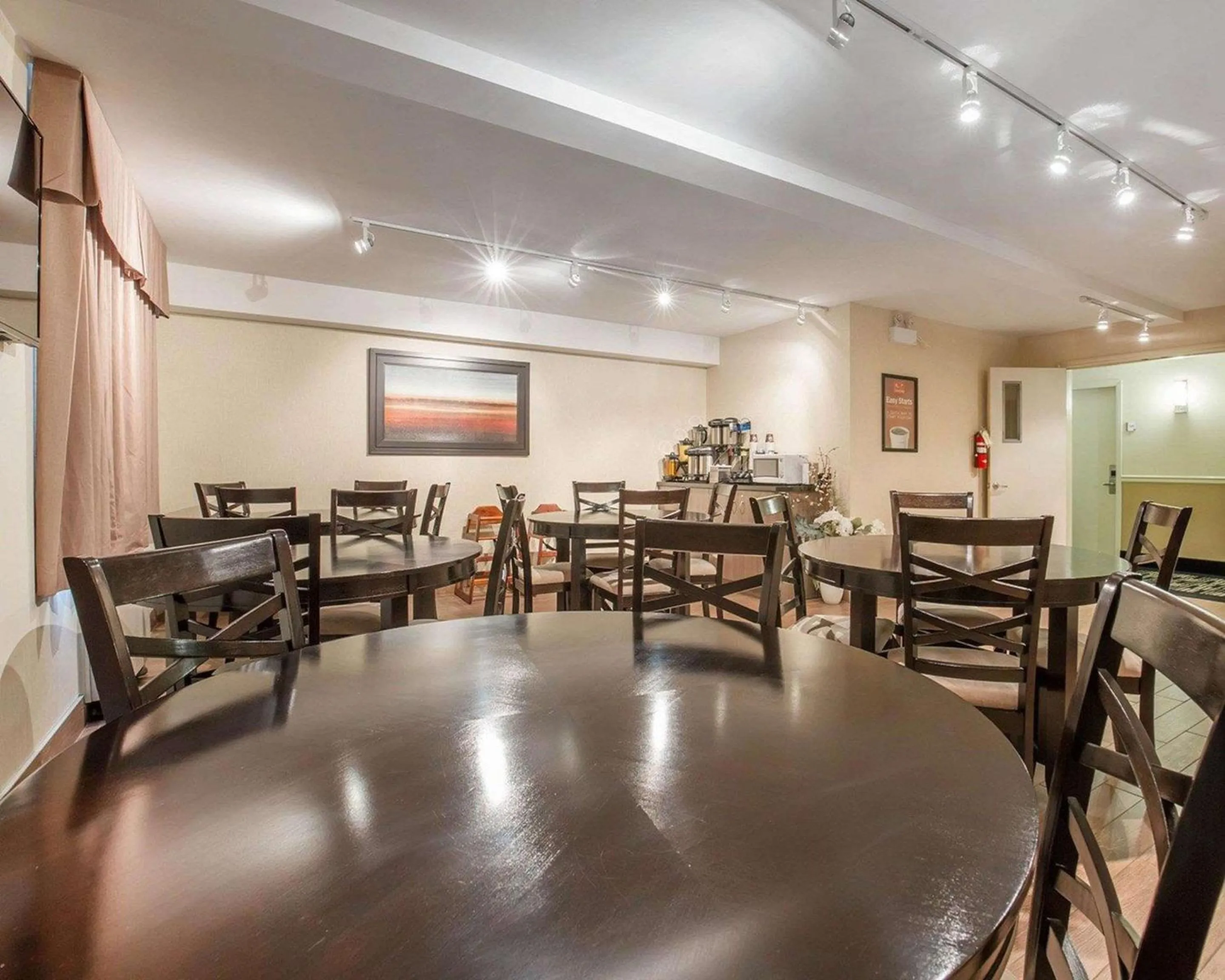 Restaurant/places to eat in Econo Lodge