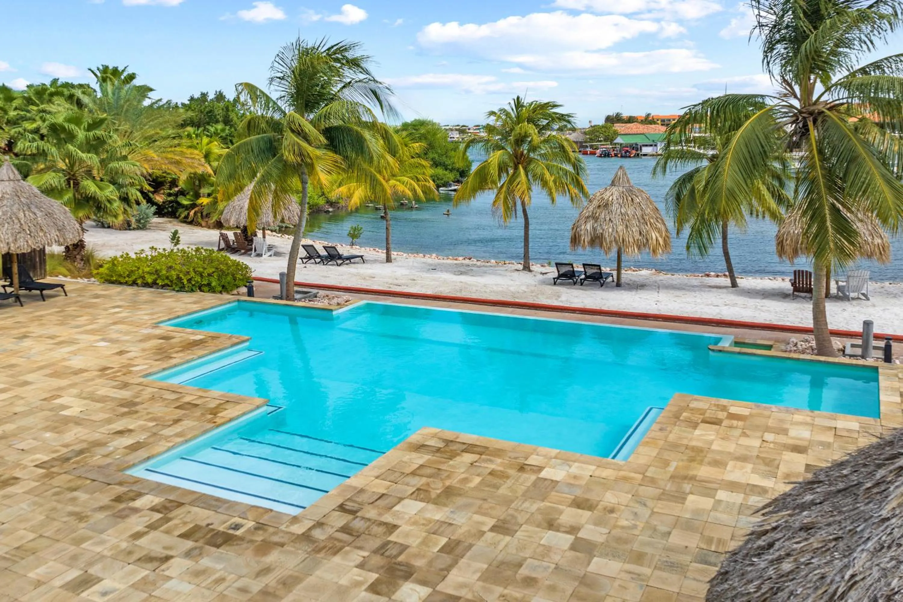 Swimming pool in Spanish Water View Apartments - Jan Thiel area