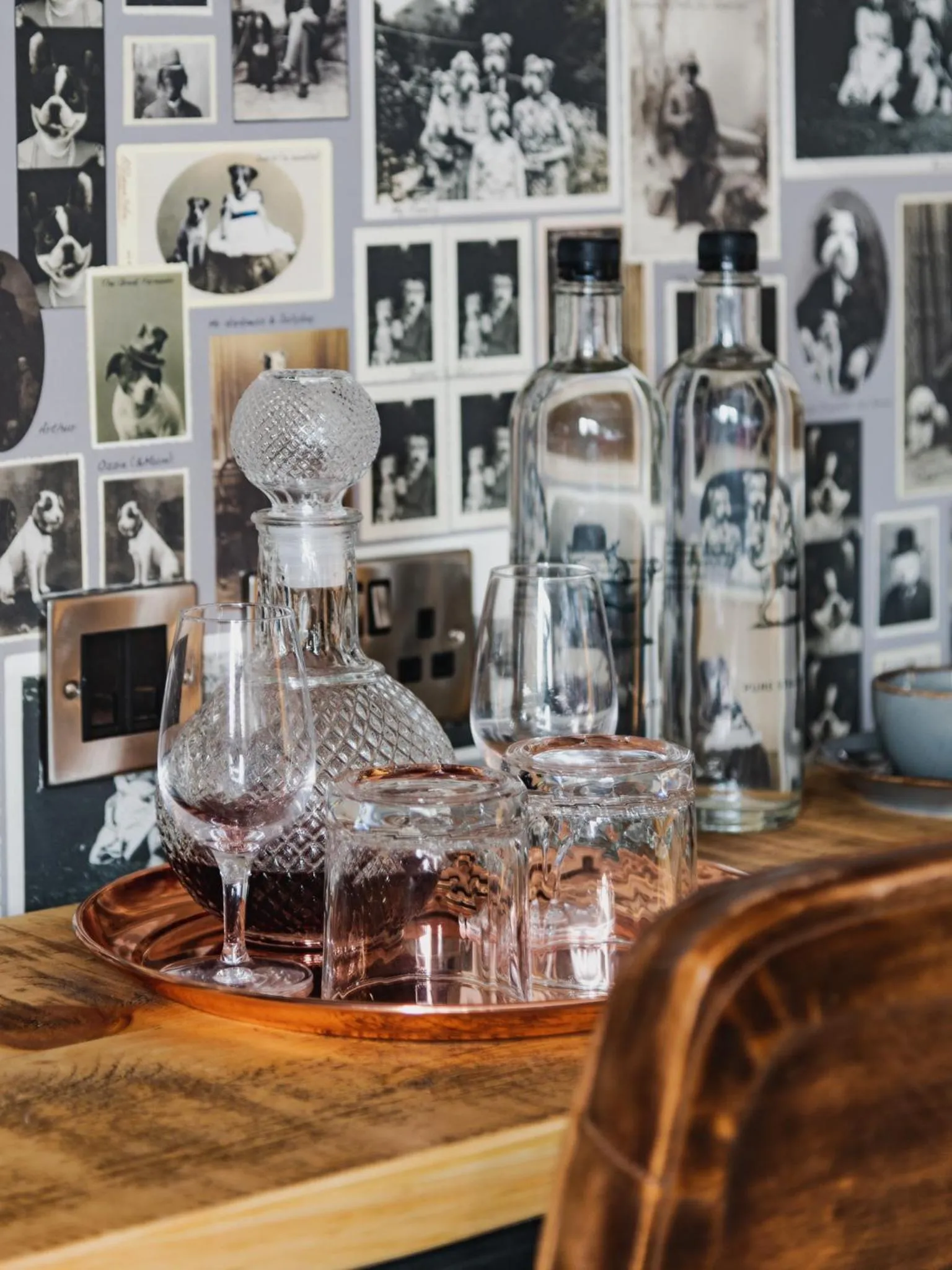 Decorative detail in Hare and Hounds - Newbury