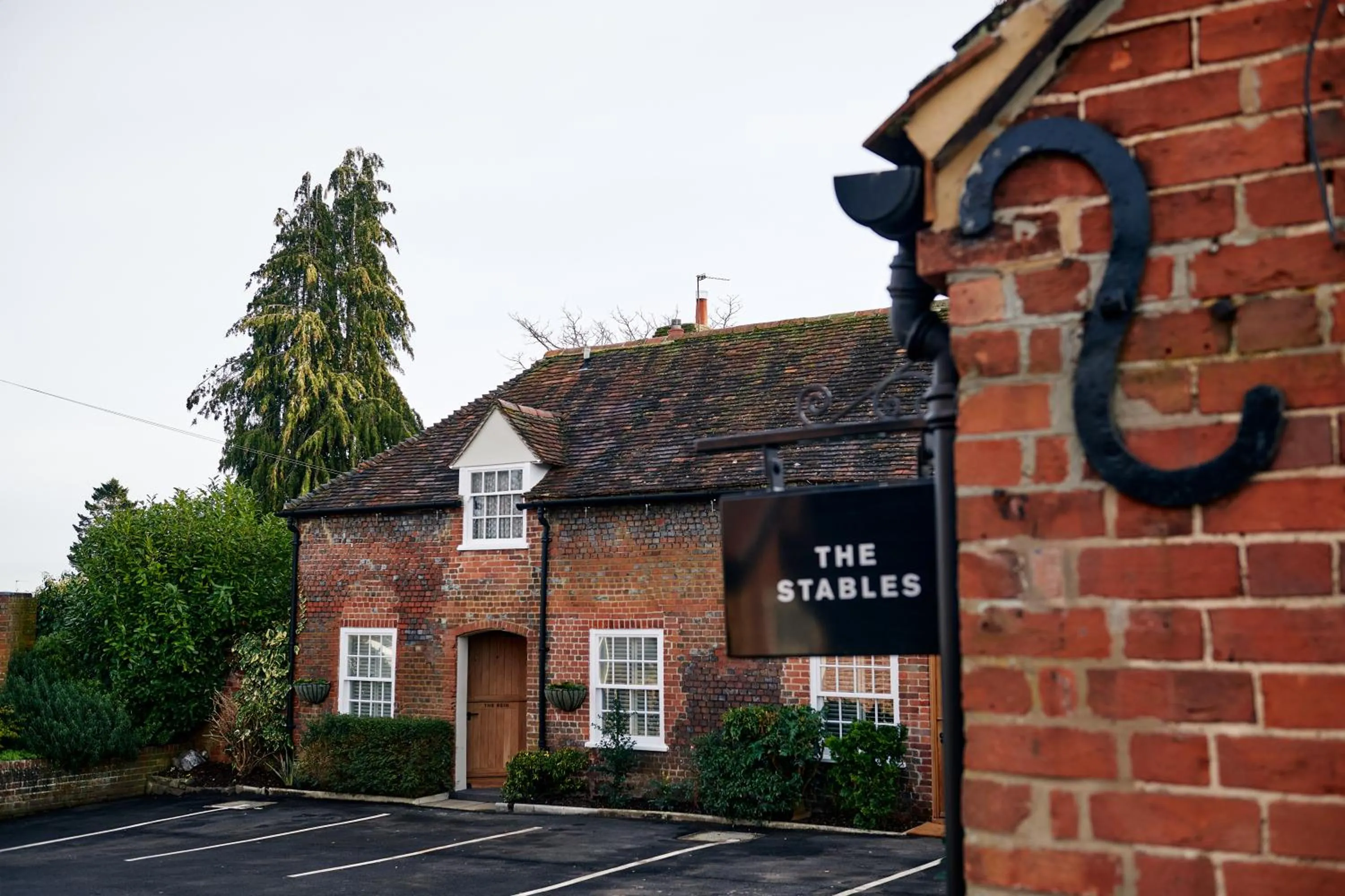 Property building in Hare and Hounds - Newbury