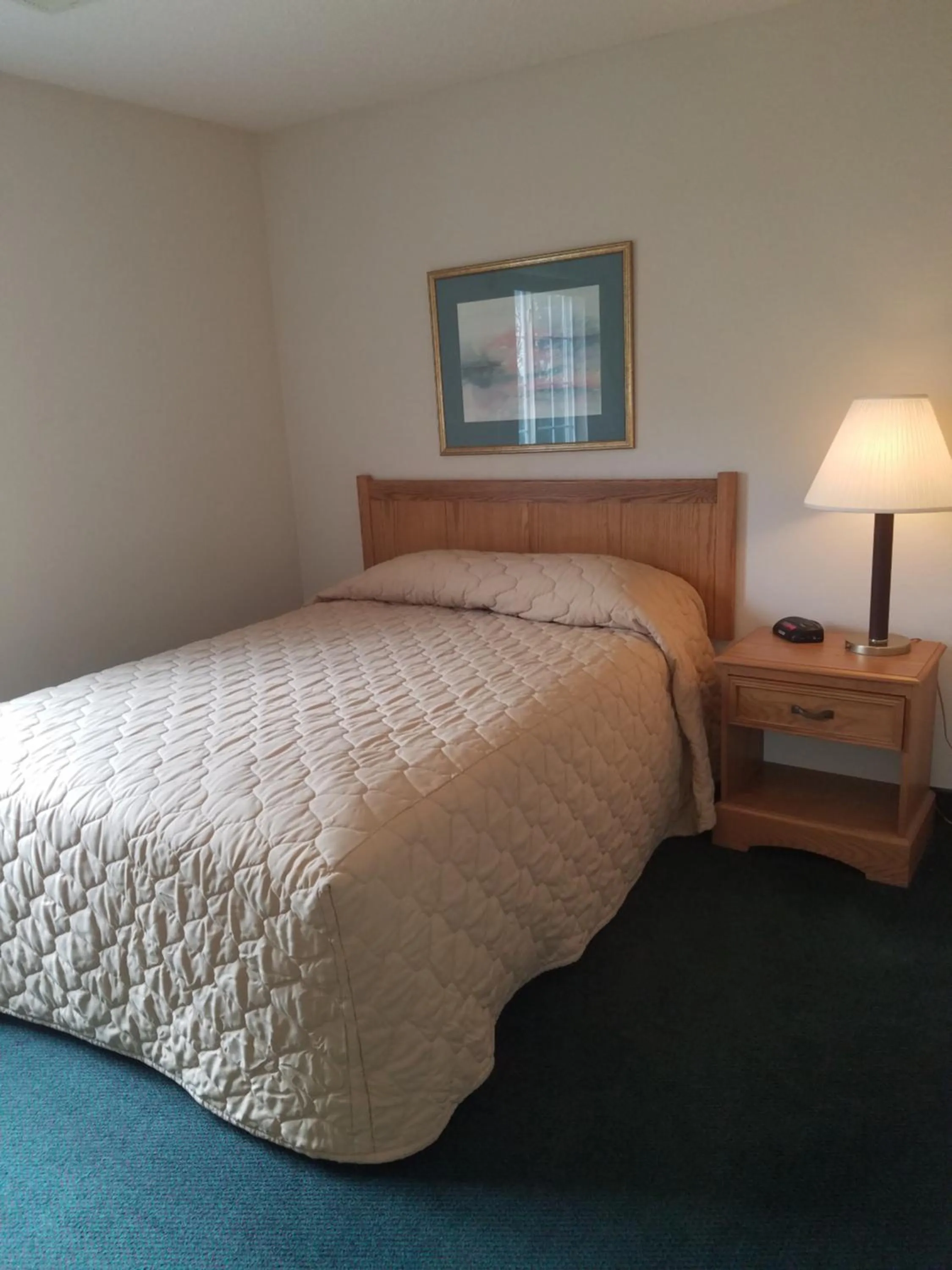 Bed in Affordable Suites Lexington