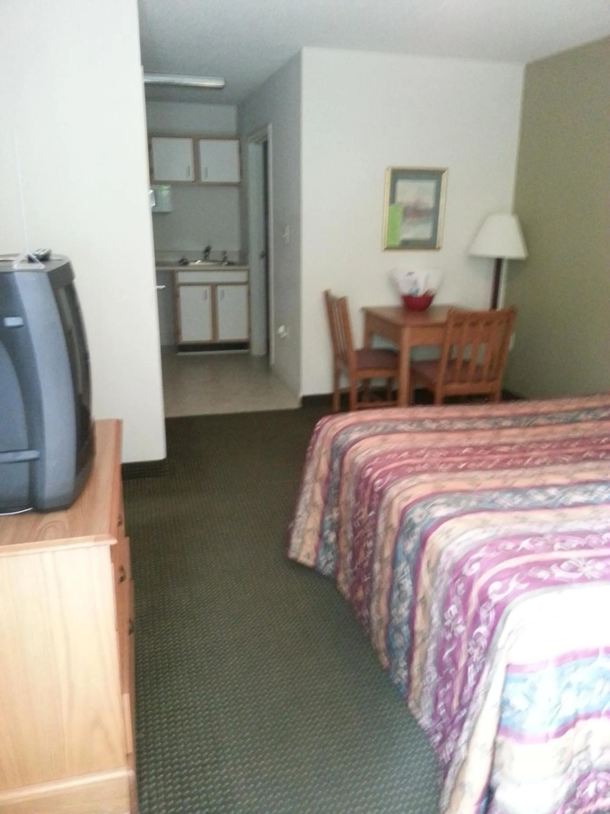 Bed in Affordable Suites Lexington
