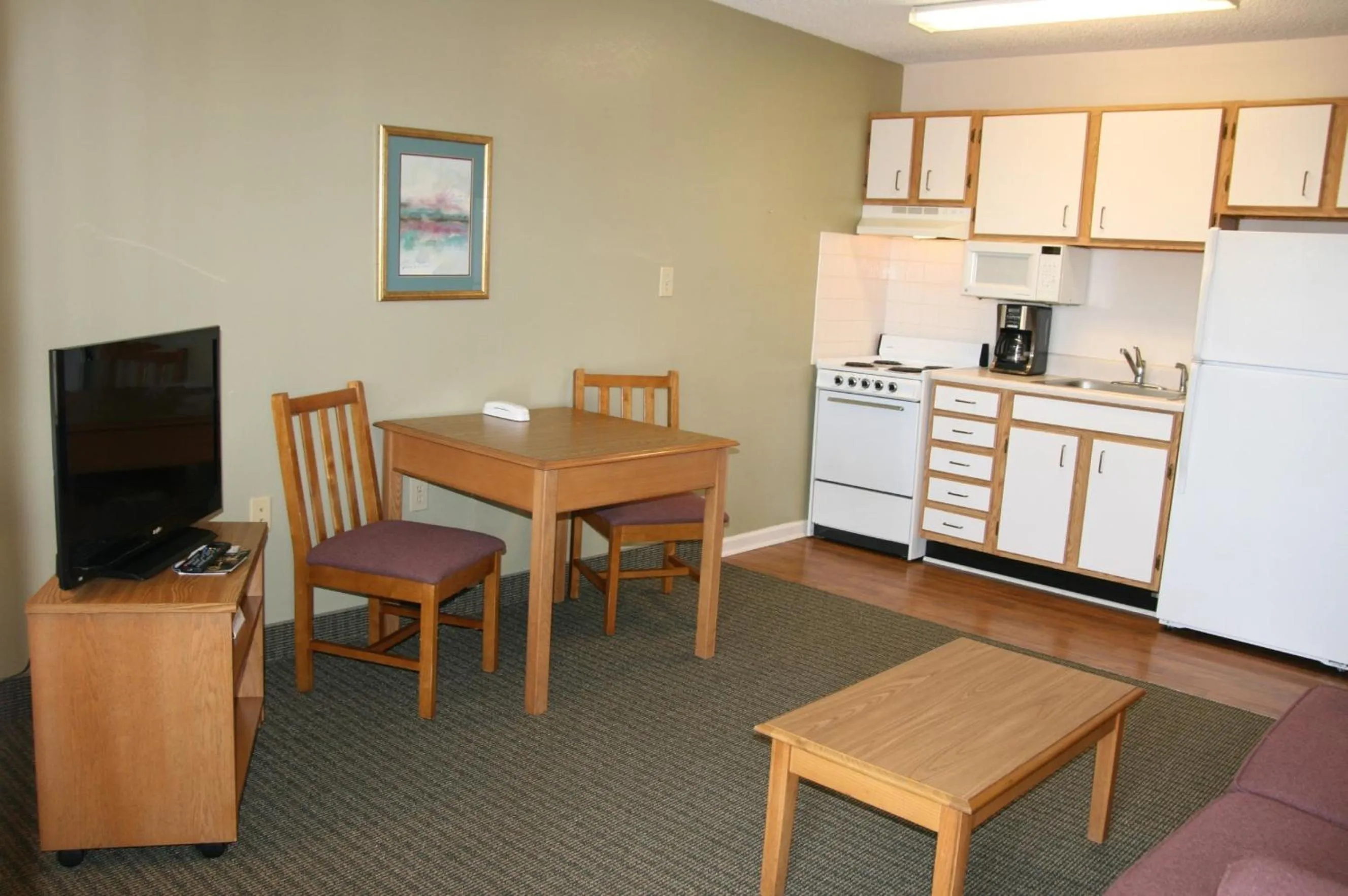 Kitchen or kitchenette in Affordable Suites Lexington