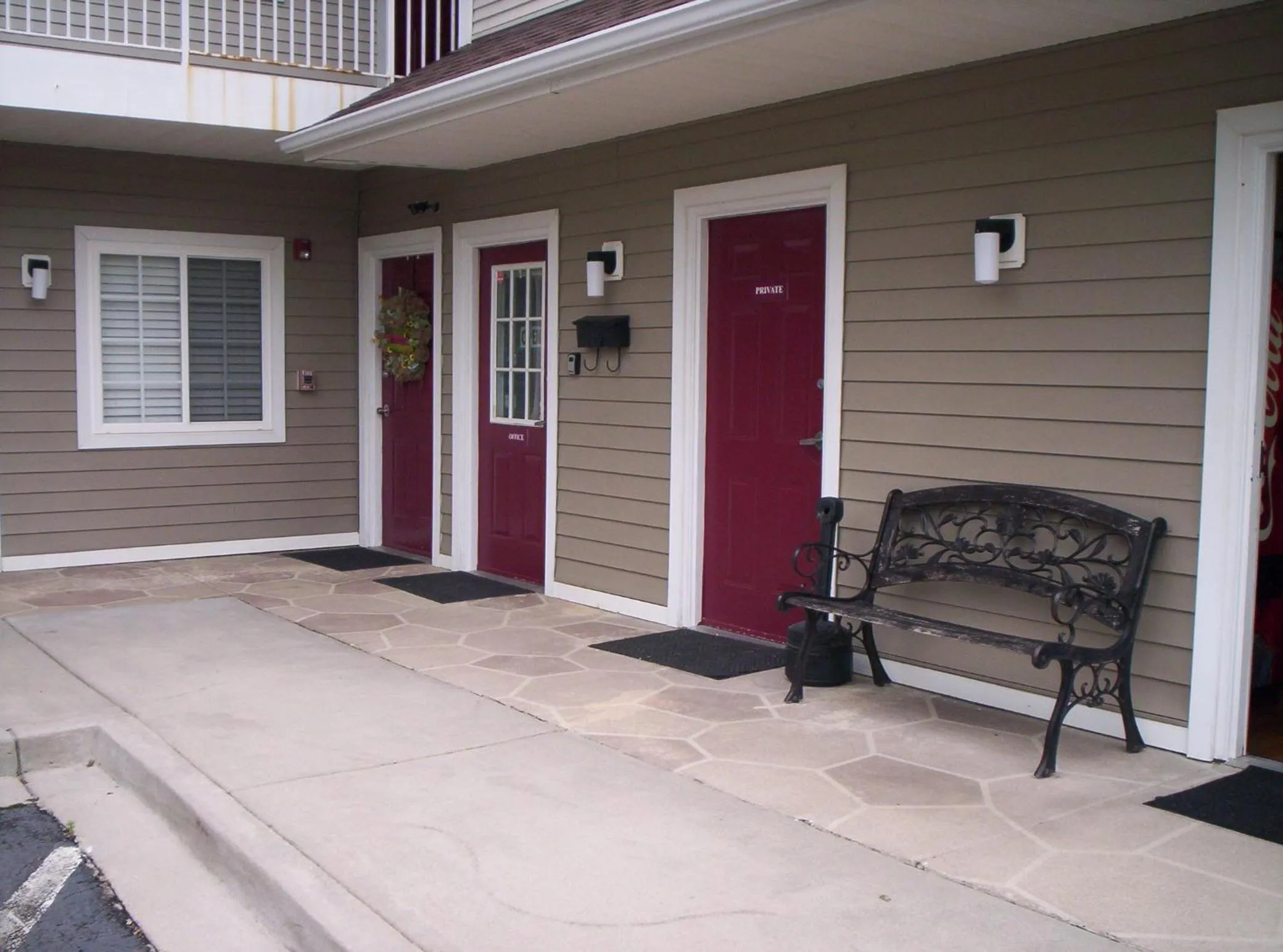 People in Affordable Suites Florence