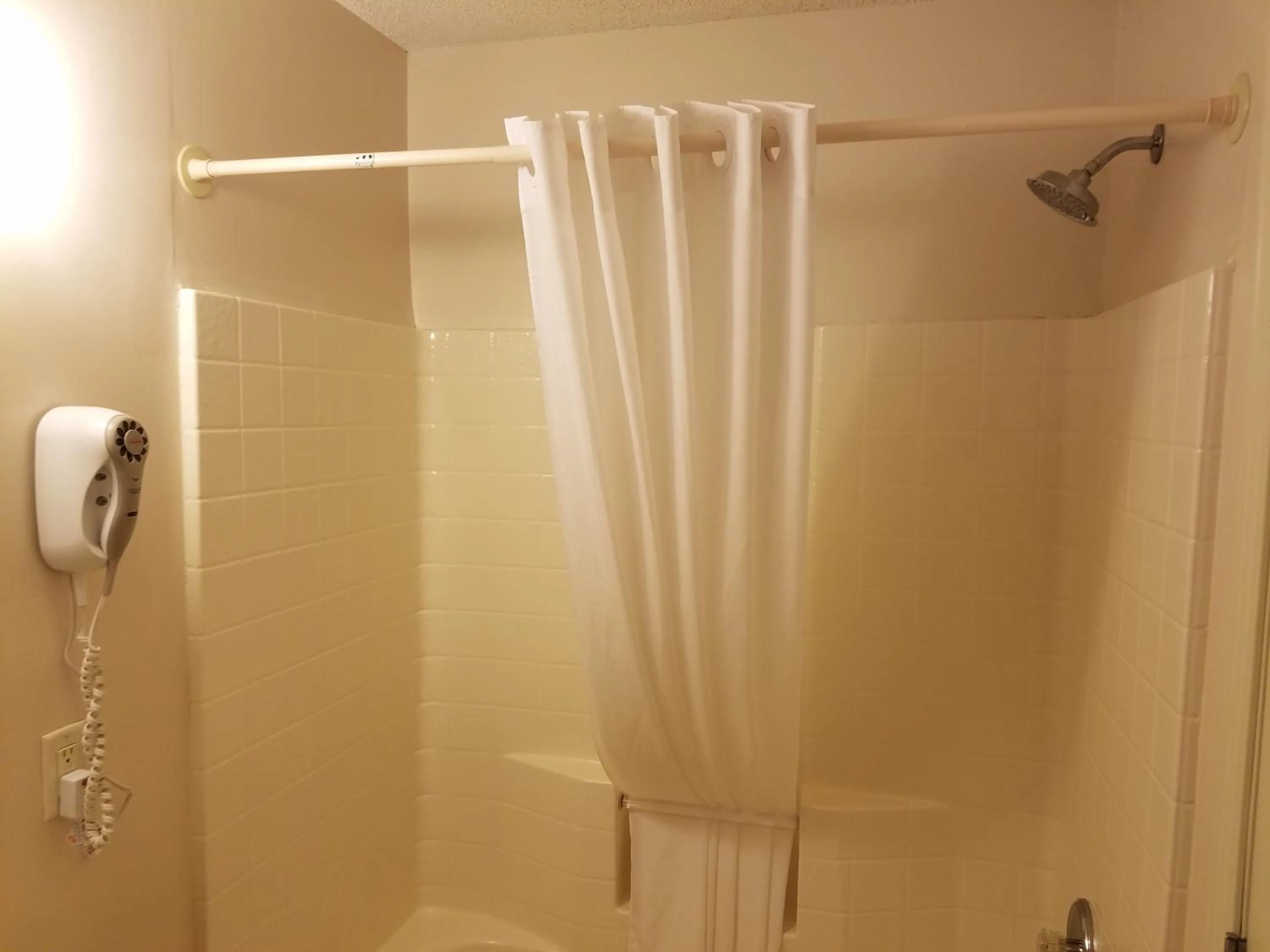 Bathroom in Affordable Suites Florence