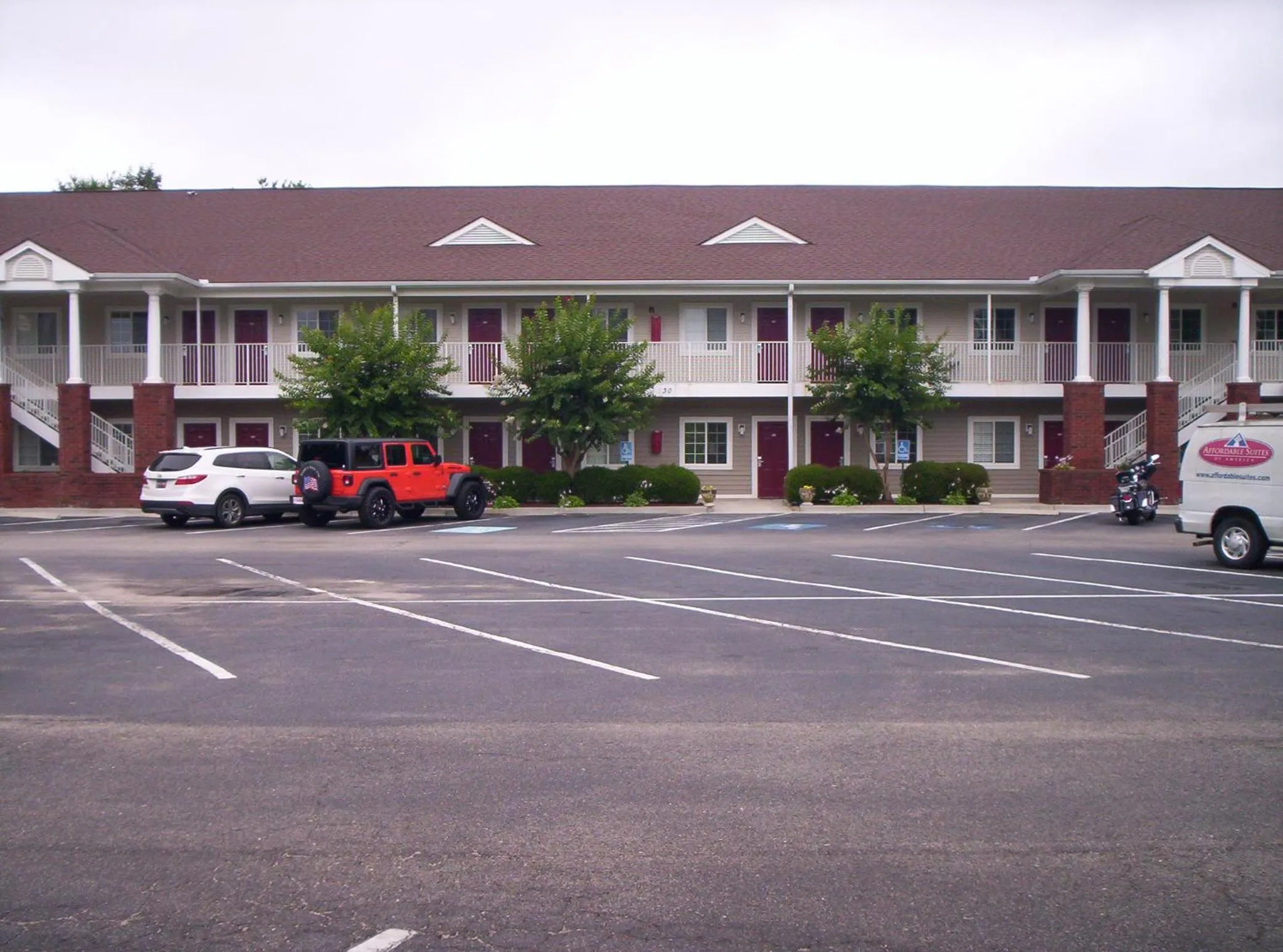 Property building in Affordable Suites Florence