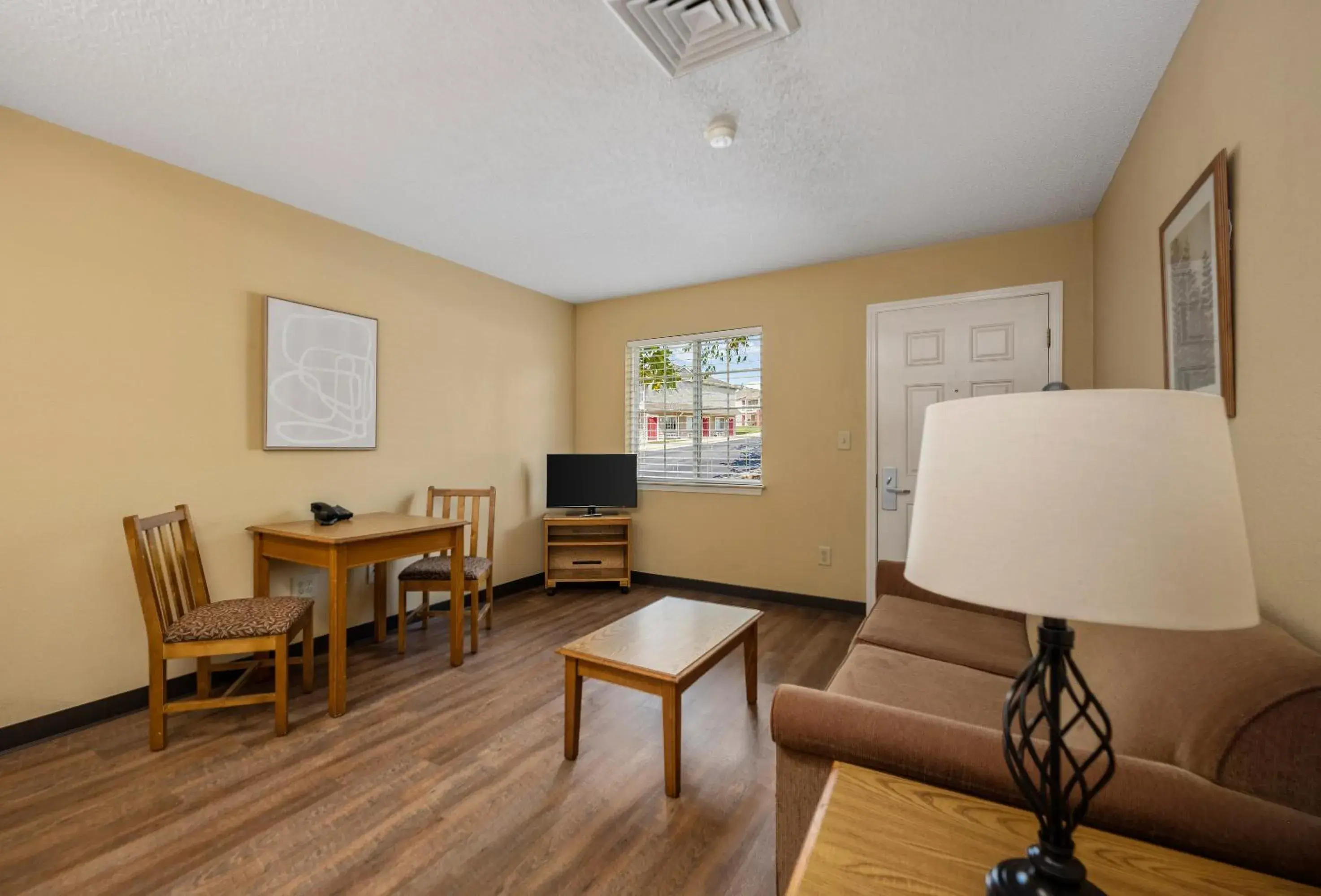 Living room in Affordable Suites Myrtle Beach Living room in Affordable Suites Myrtle Beach