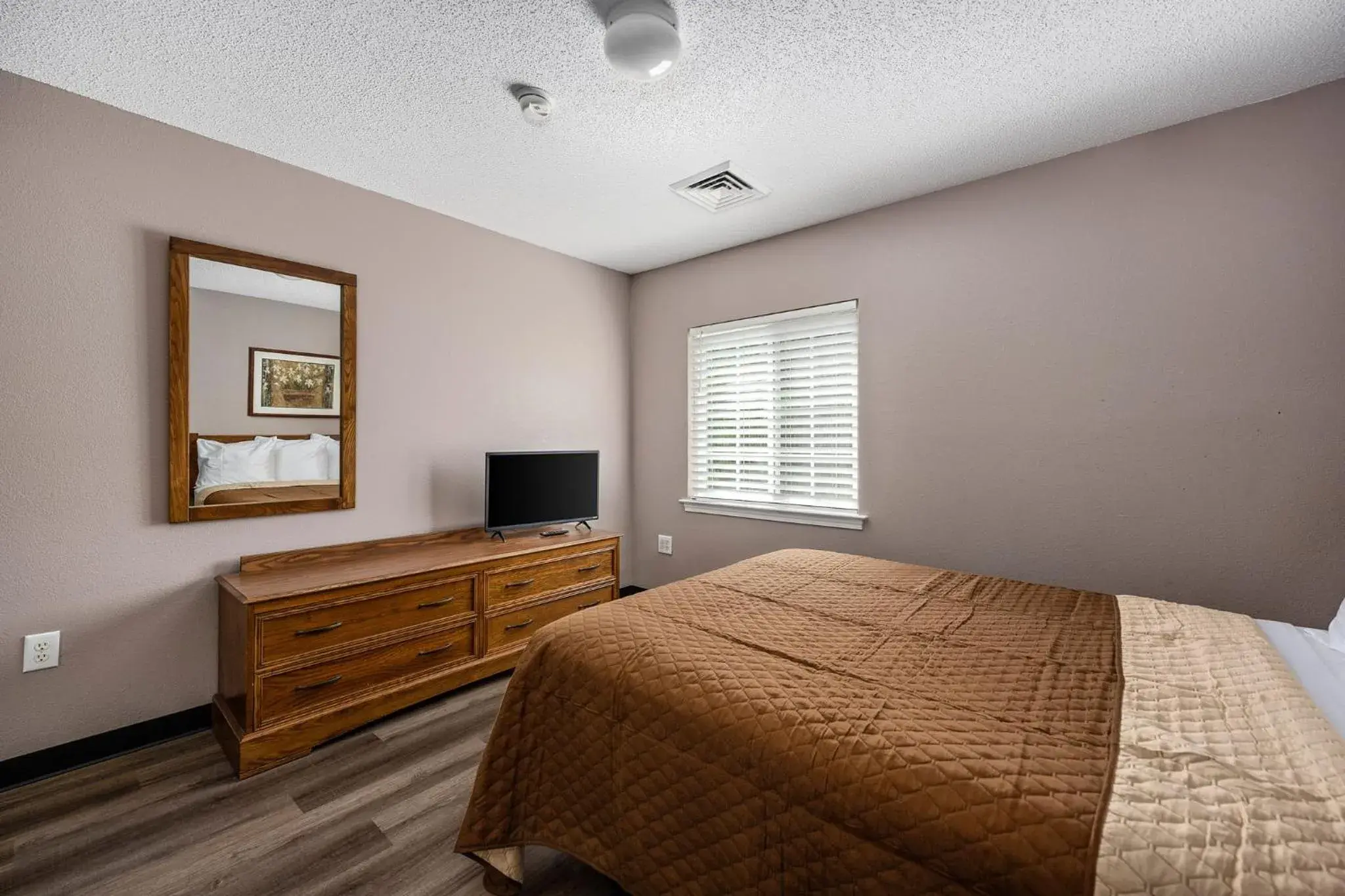 Bed in Affordable Suites Greenville Bed in Affordable Suites Greenville