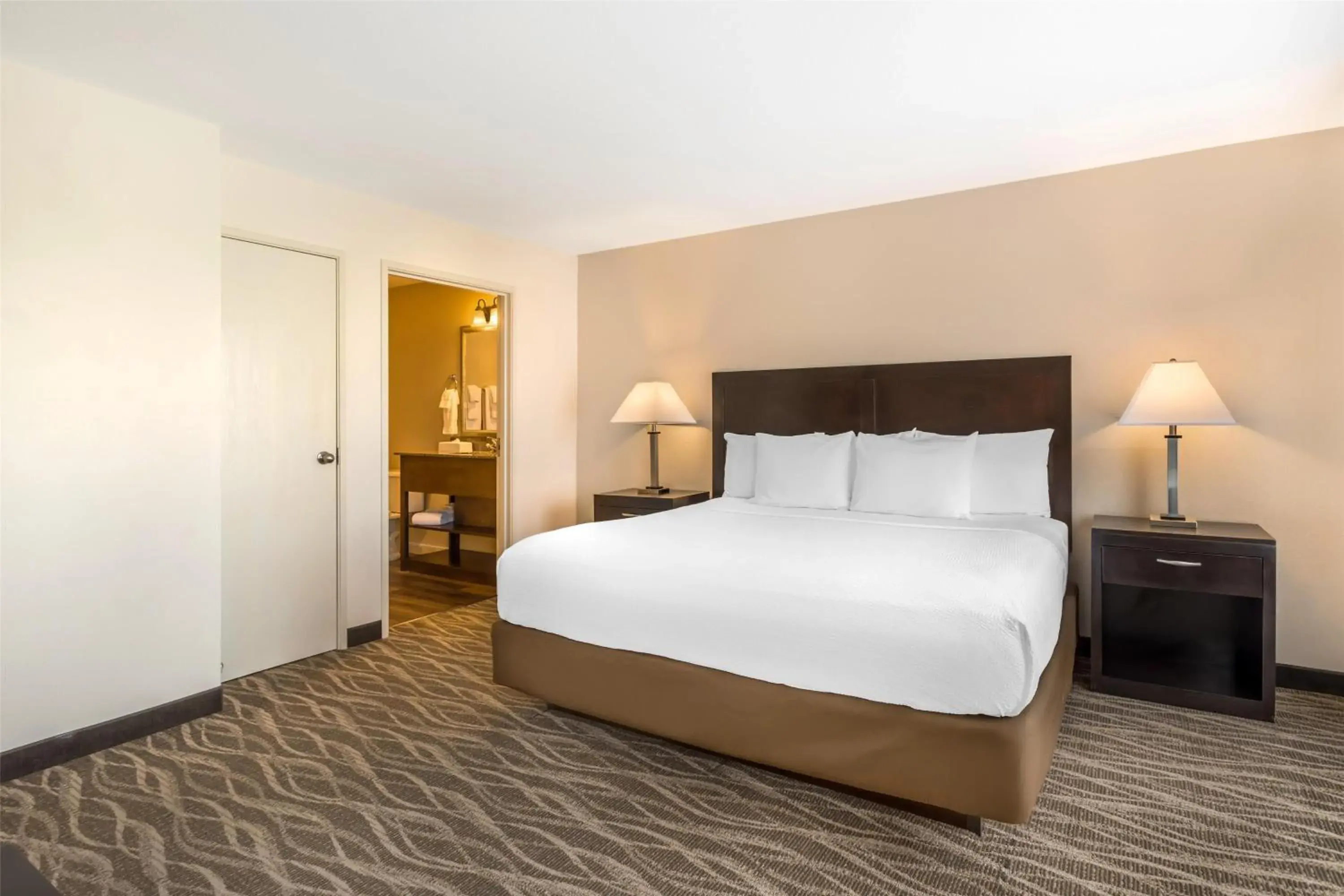 Bedroom, Bed in Best Western Plus Valdosta Hotel & Suites Bedroom, Bed in Best Western Plus Valdosta Hotel & Suites