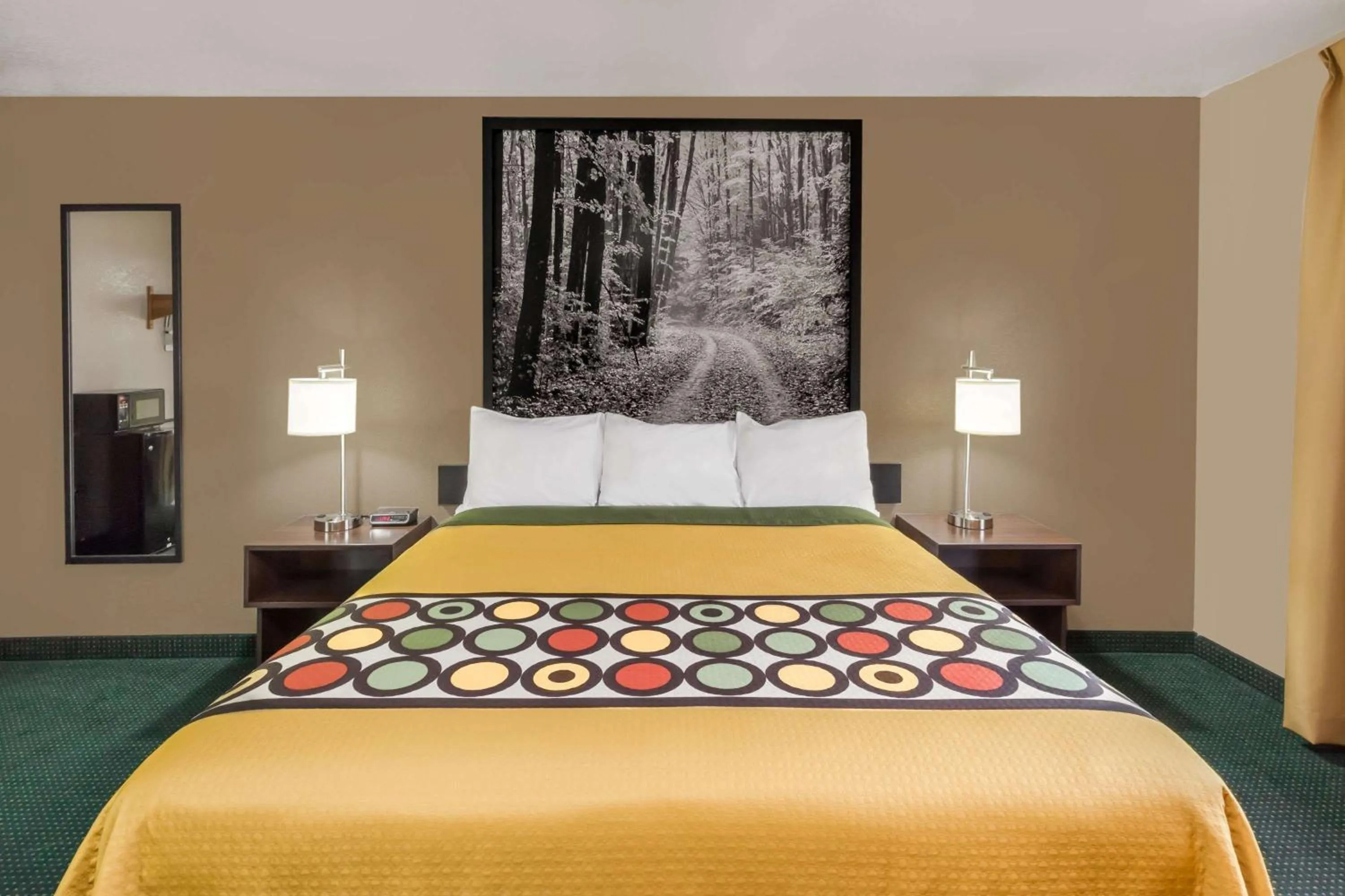 Bedroom, Bed in Super 8 by Wyndham Ionia MI