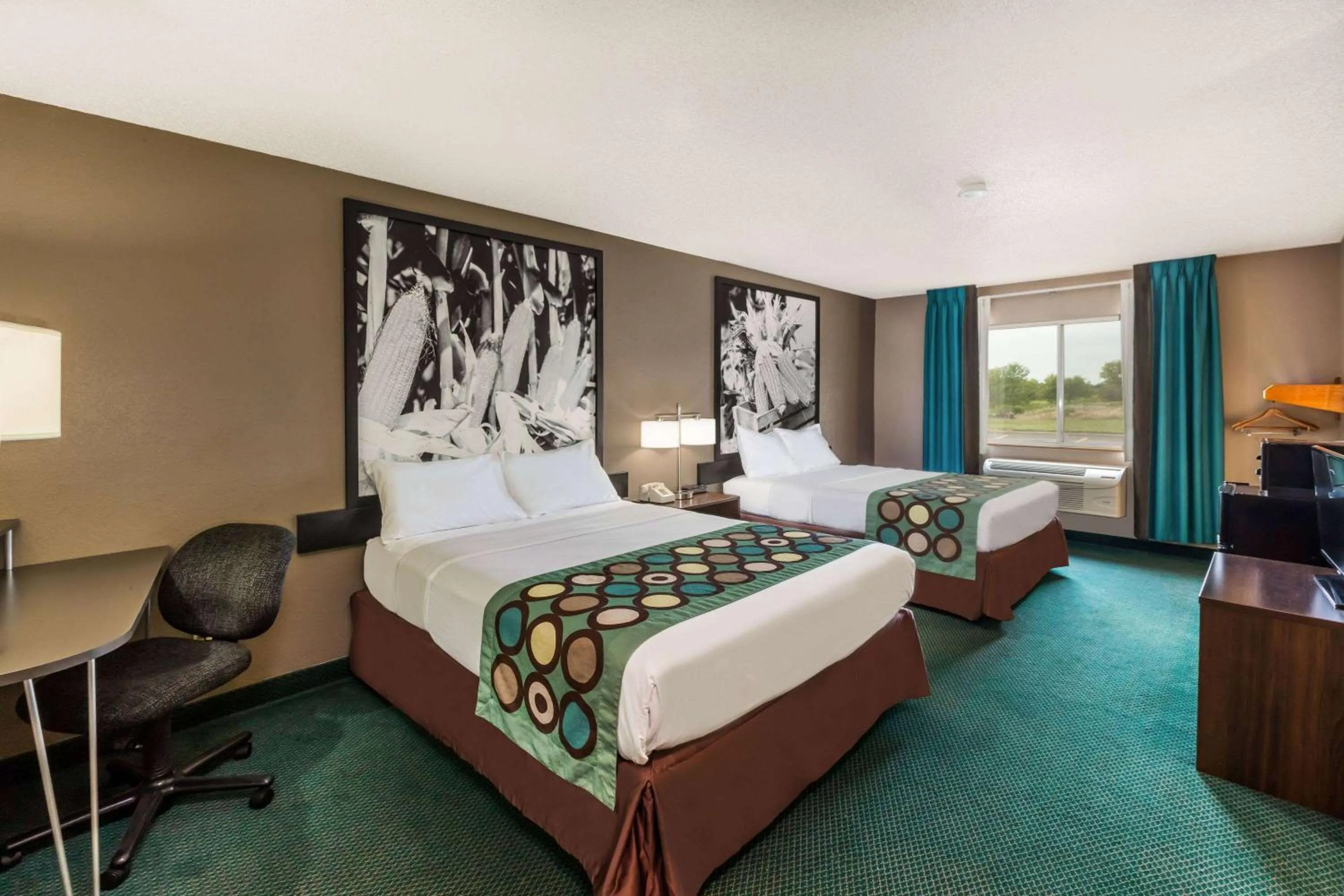 Photo of the whole room, Bed in Super 8 by Wyndham Ionia MI