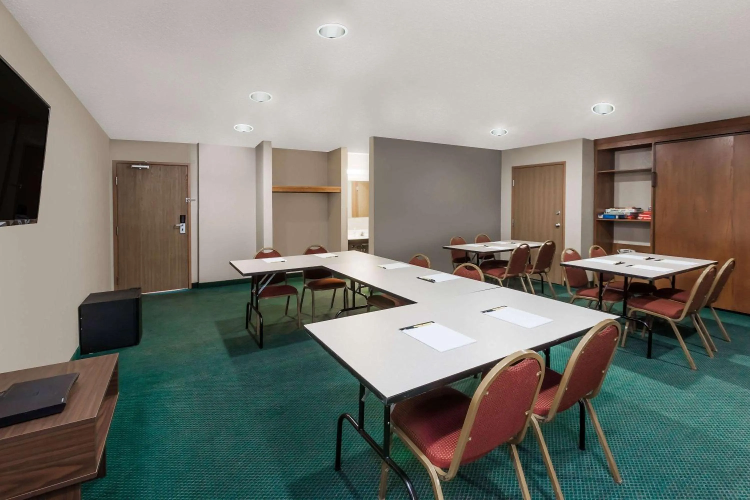 Meeting/conference room in Super 8 by Wyndham Ionia MI