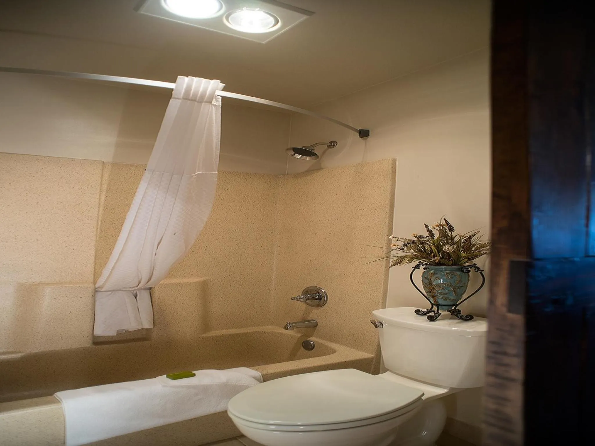 Shower in Hotel Parker at Quarter Circle 7