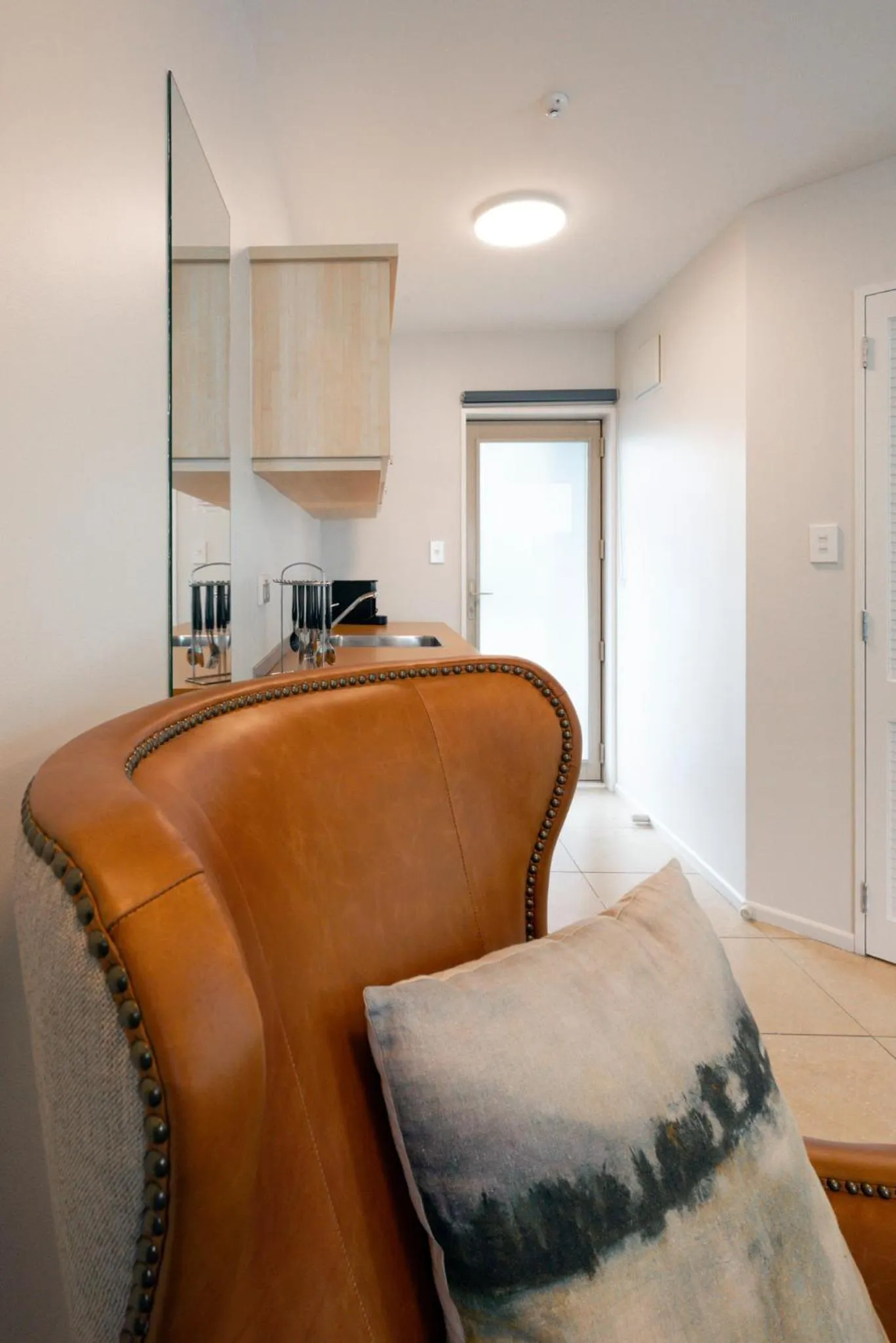 Kitchen or kitchenette, Bed in Tussock Peak Lodge
