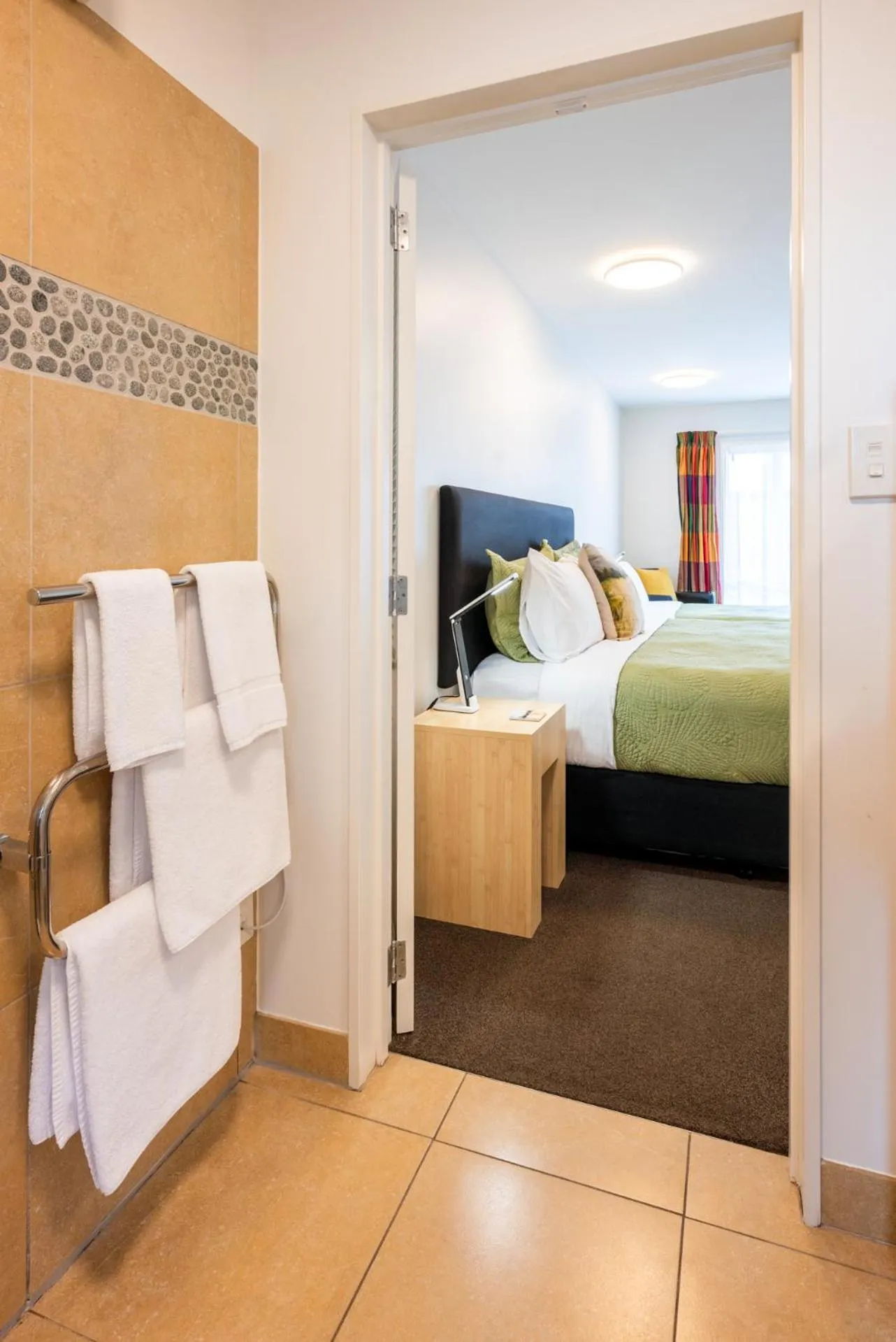 Bathroom, Bed in Tussock Peak Lodge