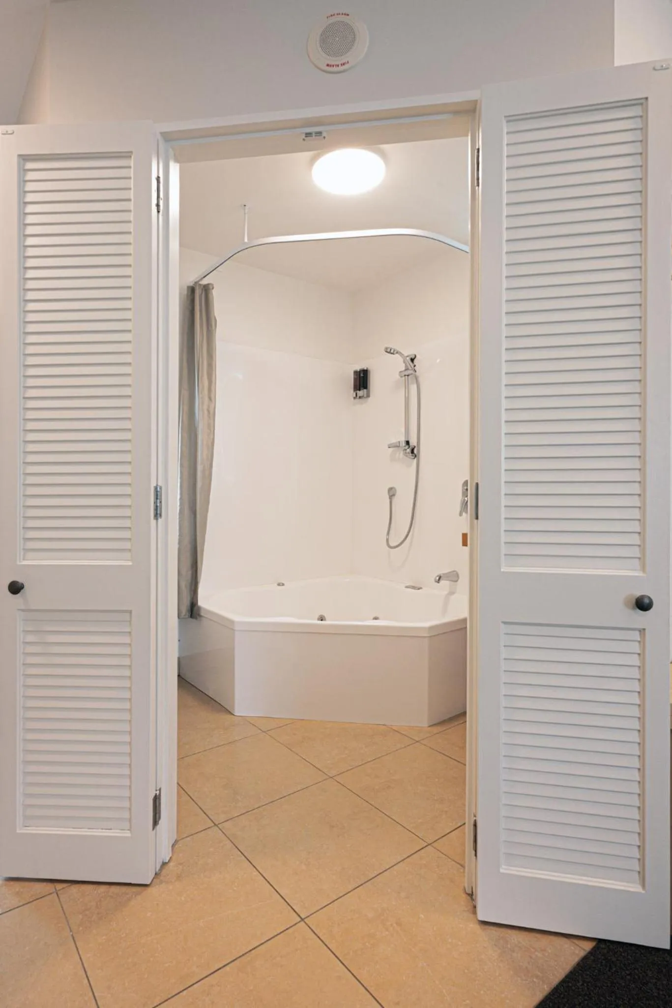 Shower in Tussock Peak Lodge