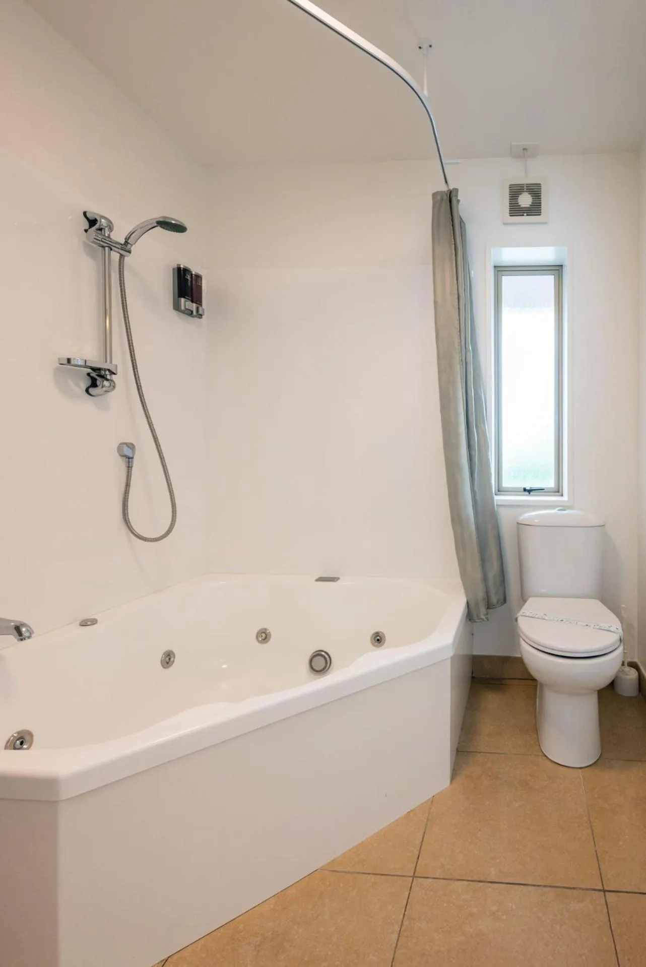 Shower in Tussock Peak Lodge