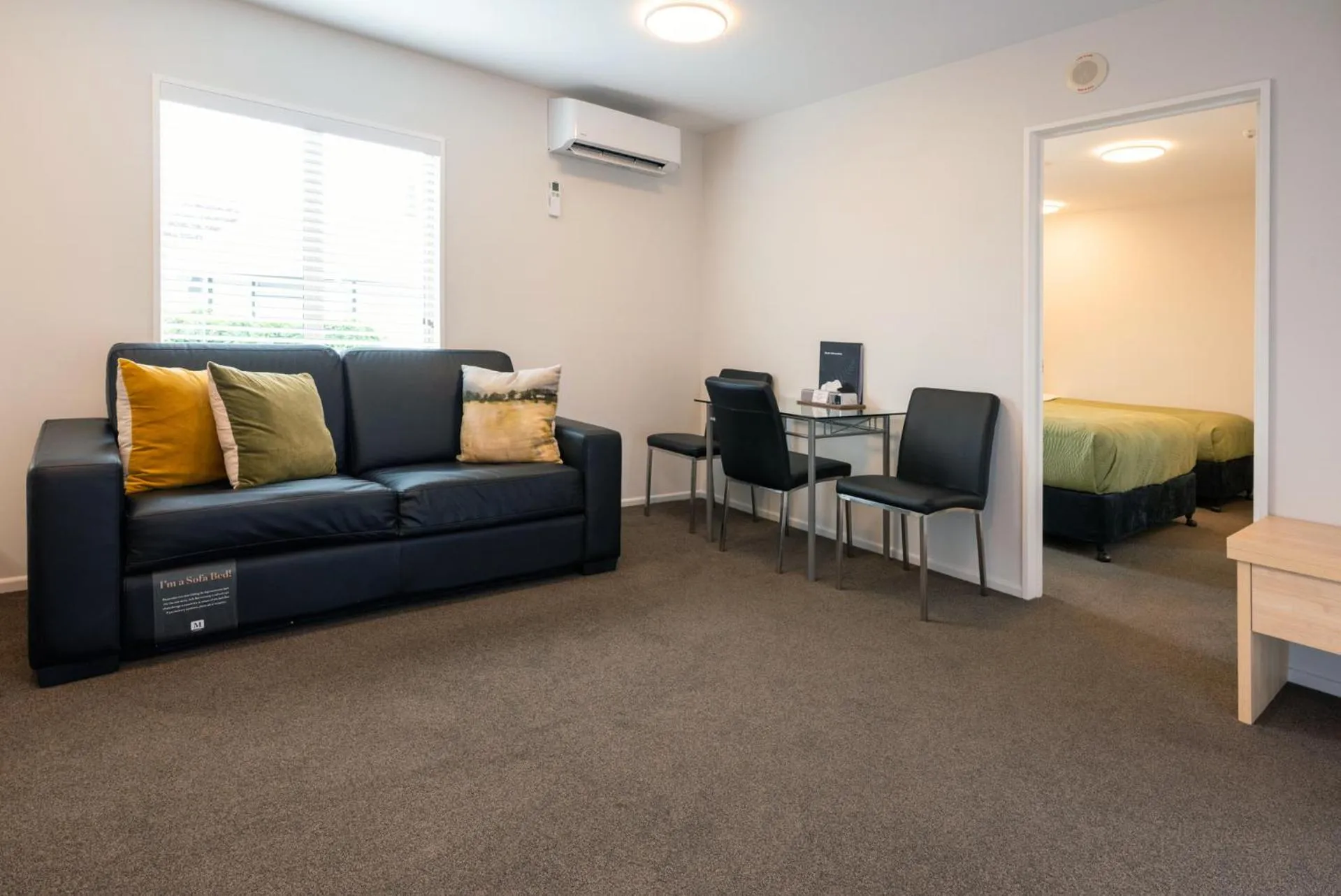 Living room, Bed in Tussock Peak Lodge