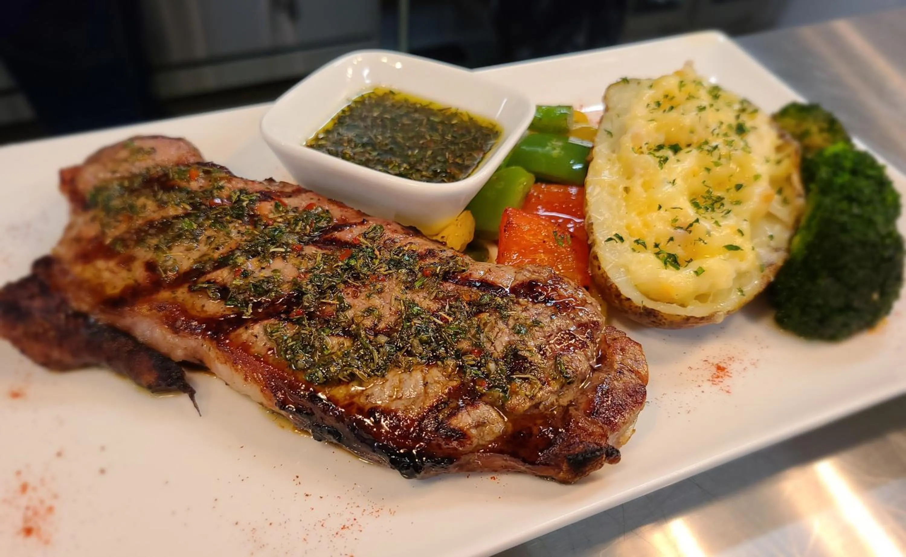 Restaurant/places to eat in Executive House Suites Hotel & Conference Centre