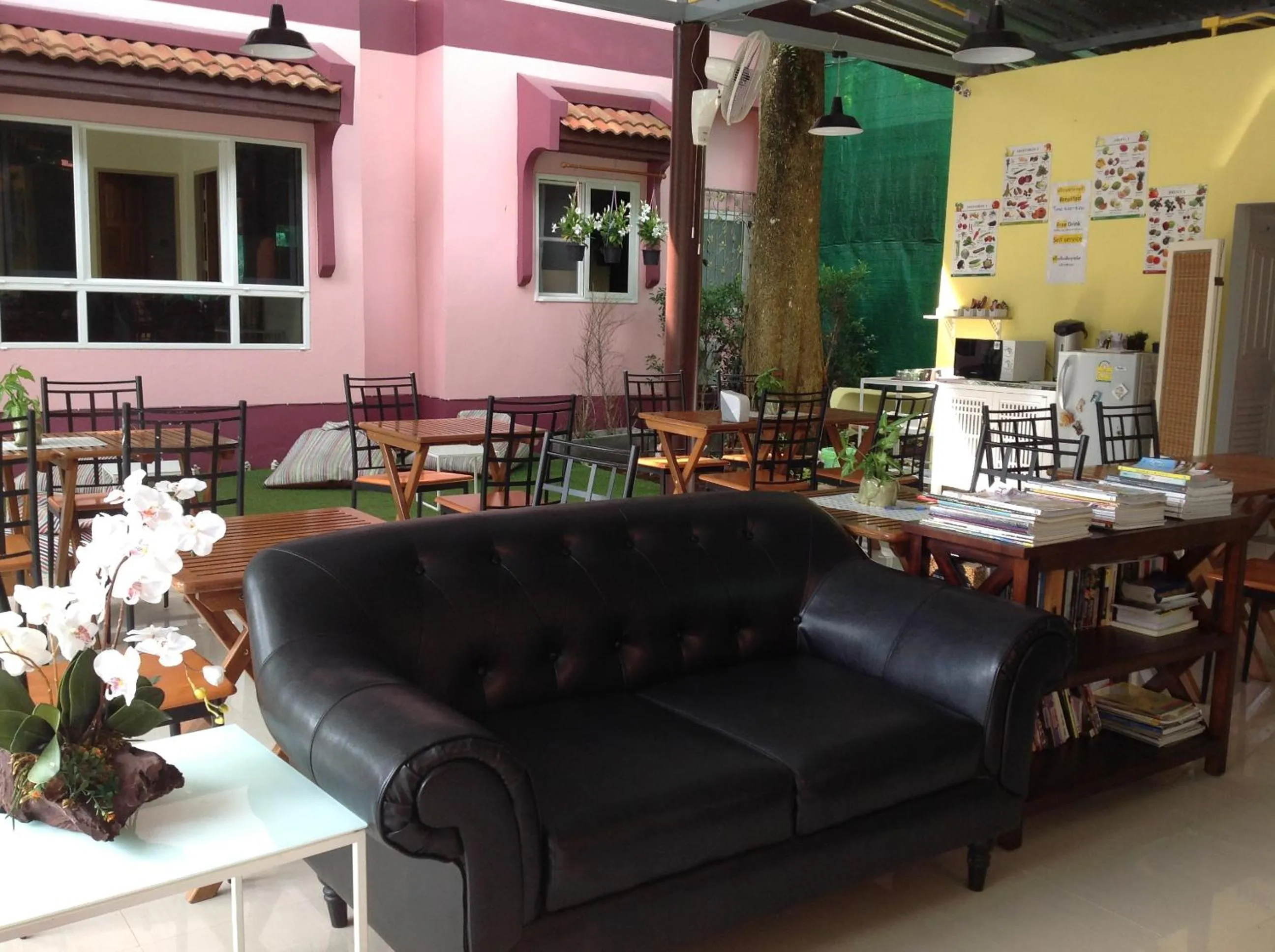 Lounge or bar in Sandy House Rawai