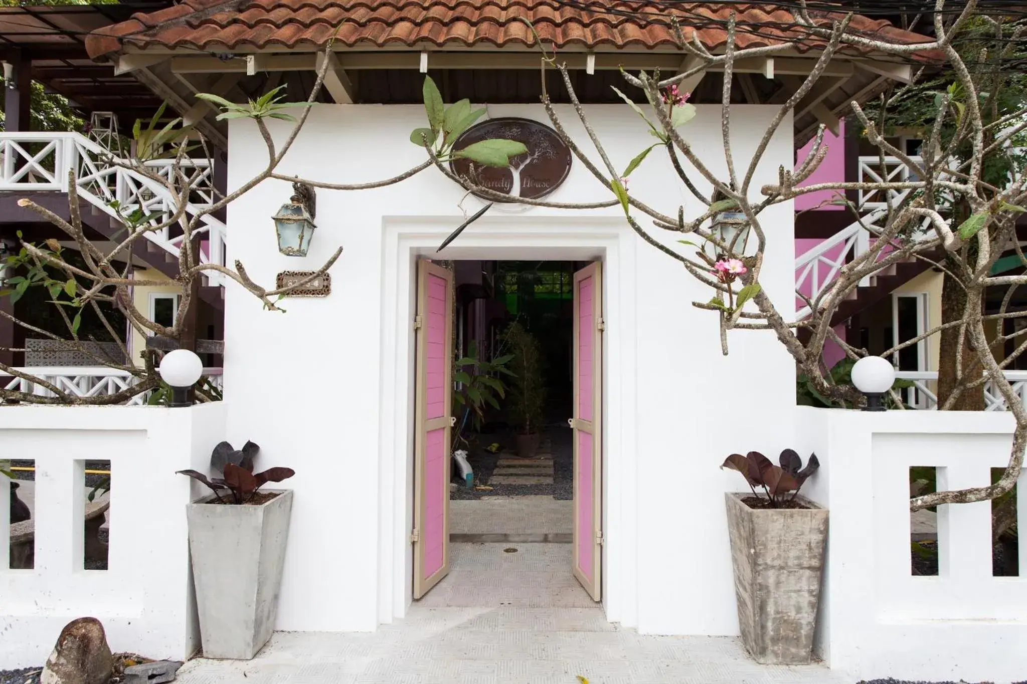 Facade/entrance in Sandy House Rawai Facade/entrance in Sandy House Rawai