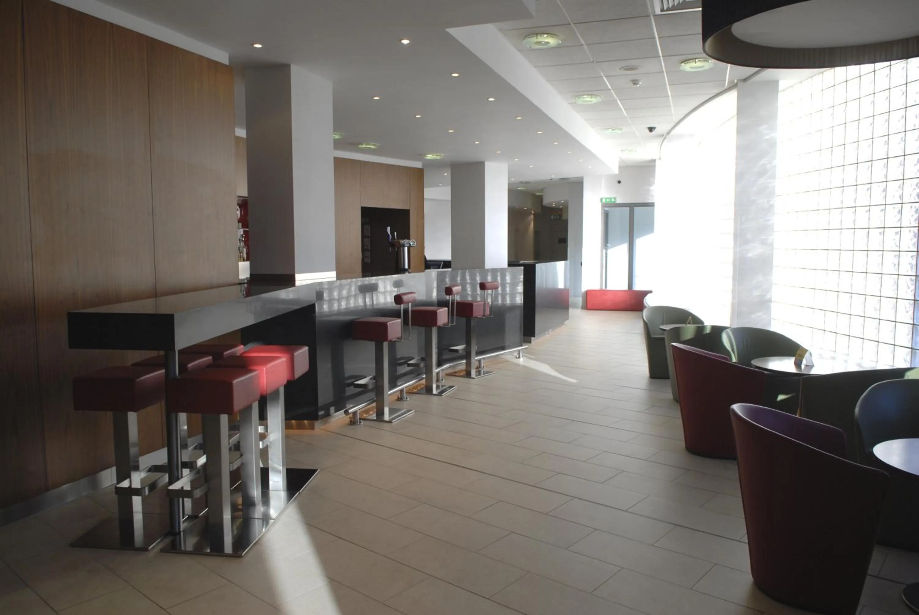 Lounge or bar, Restaurant/Places to Eat in Holiday Inn Express London City